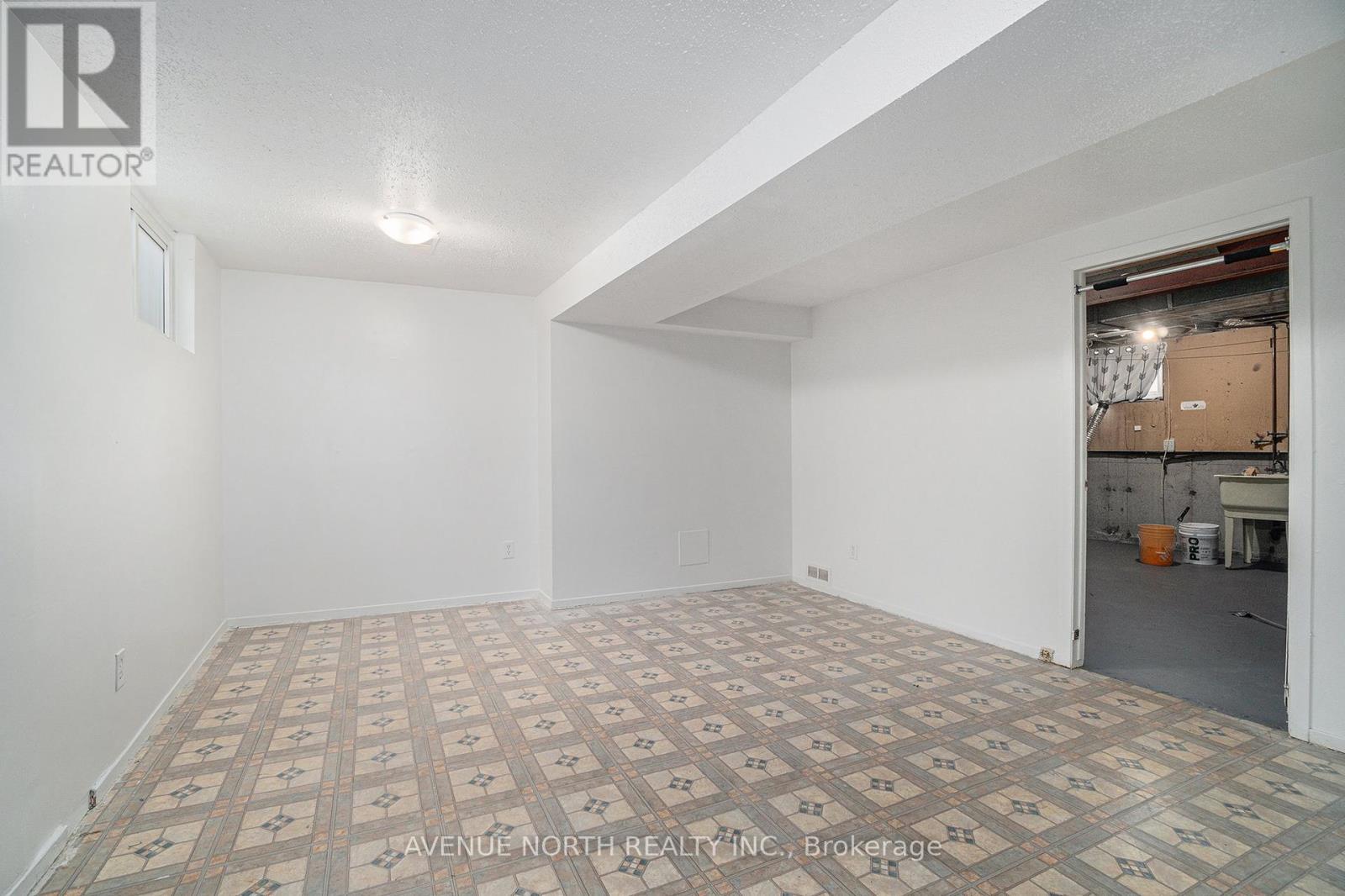 Photo 21 of 1747 Dondale St Street, Ottawa ON