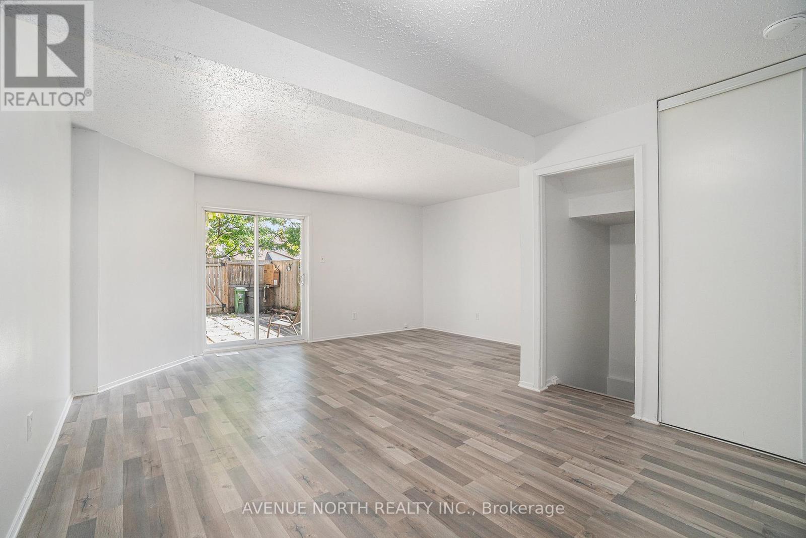 Photo 6 of 1747 Dondale St Street, Ottawa ON