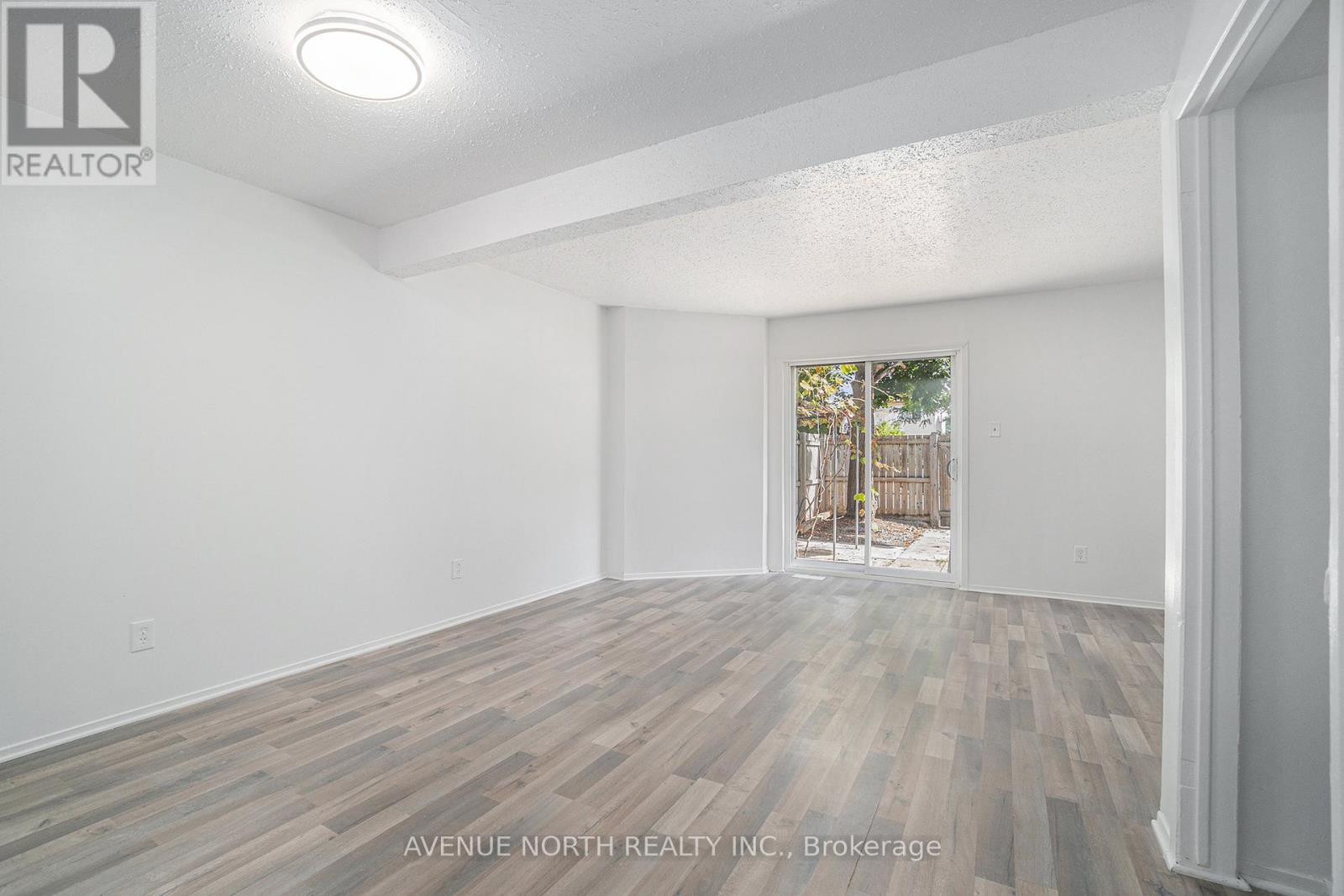 Photo 7 of 1747 Dondale St Street, Ottawa ON