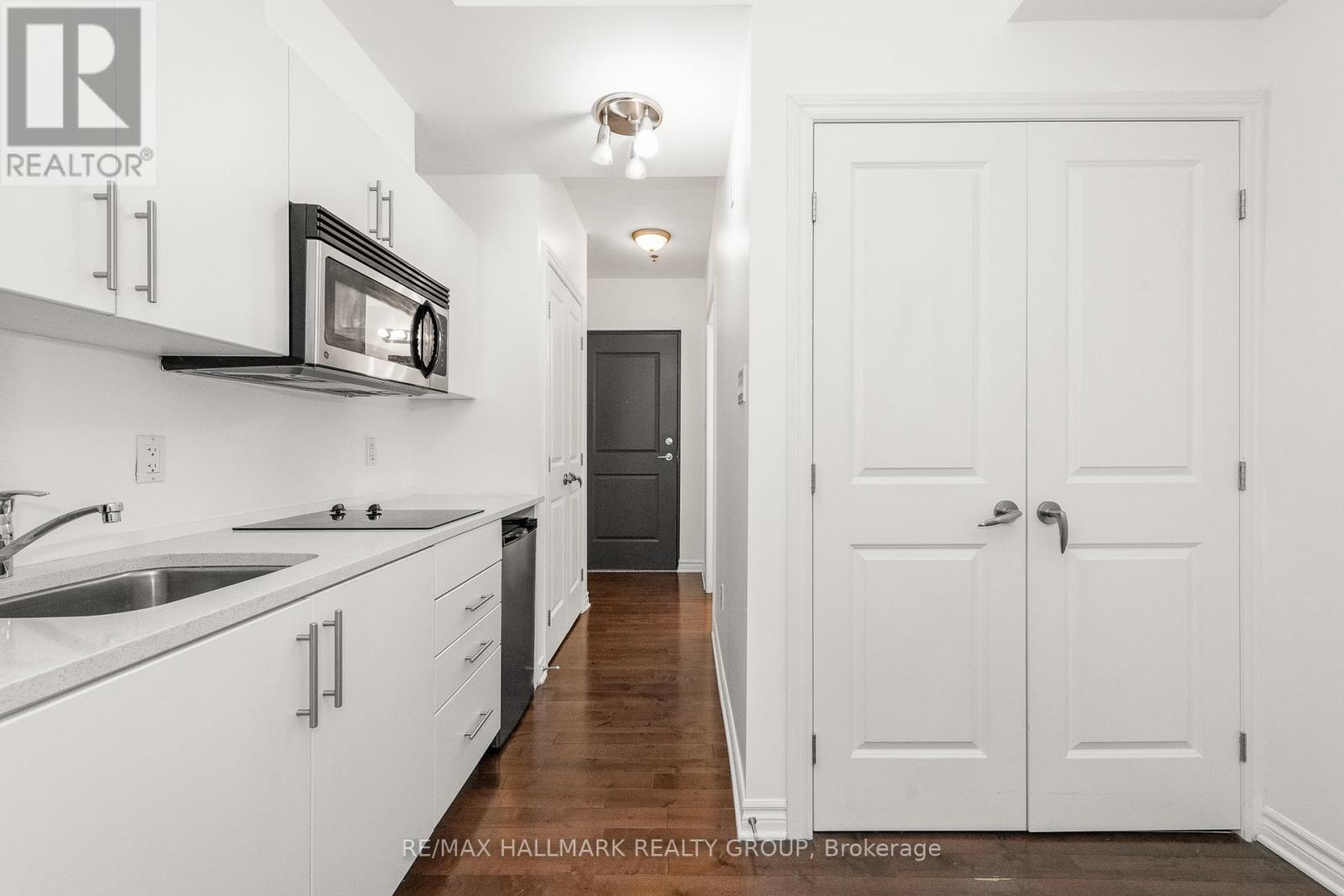Photo 11 of 103 429 Kent Street, Ottawa ON