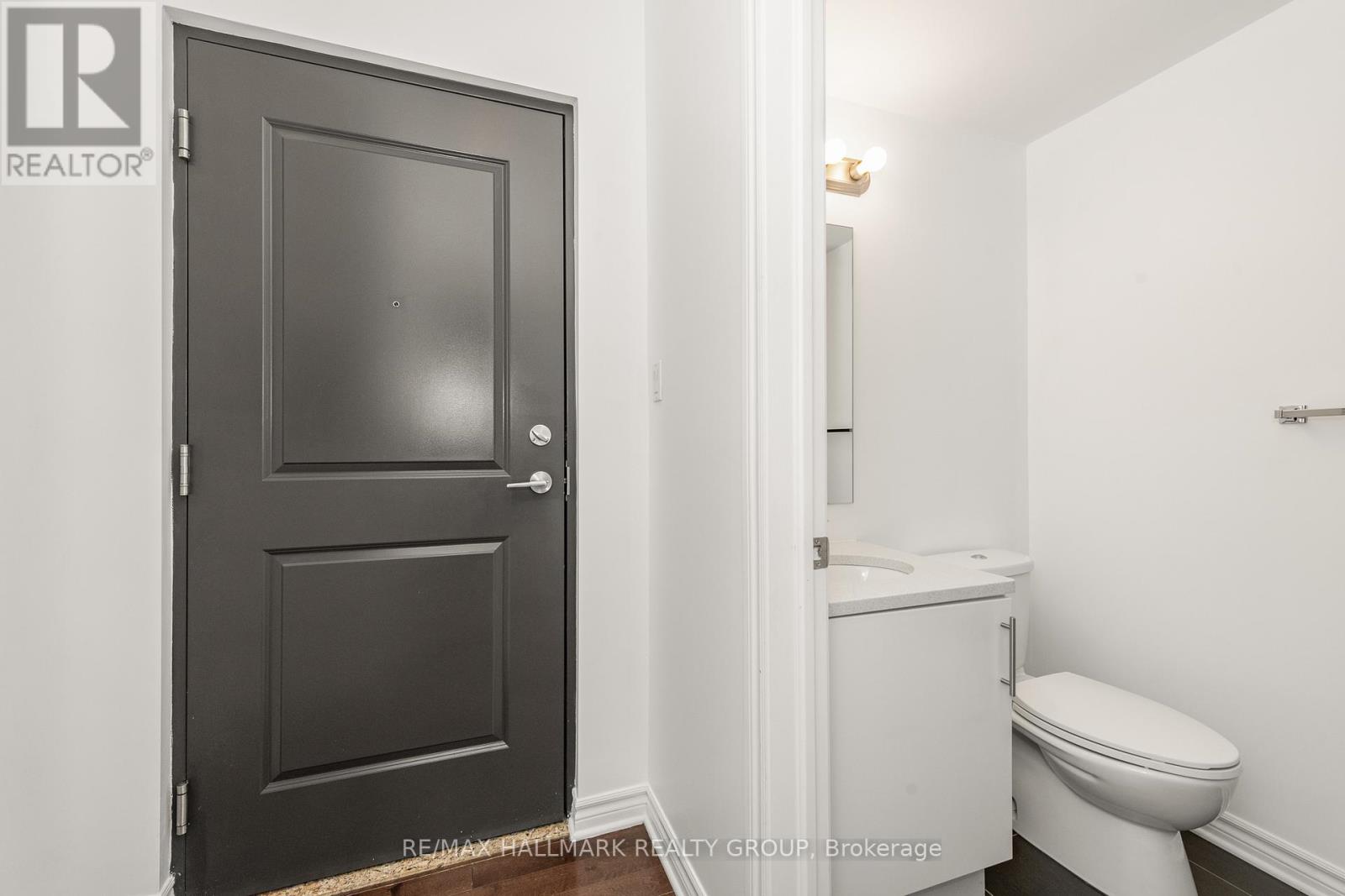 Photo 7 of 103 429 Kent Street, Ottawa ON