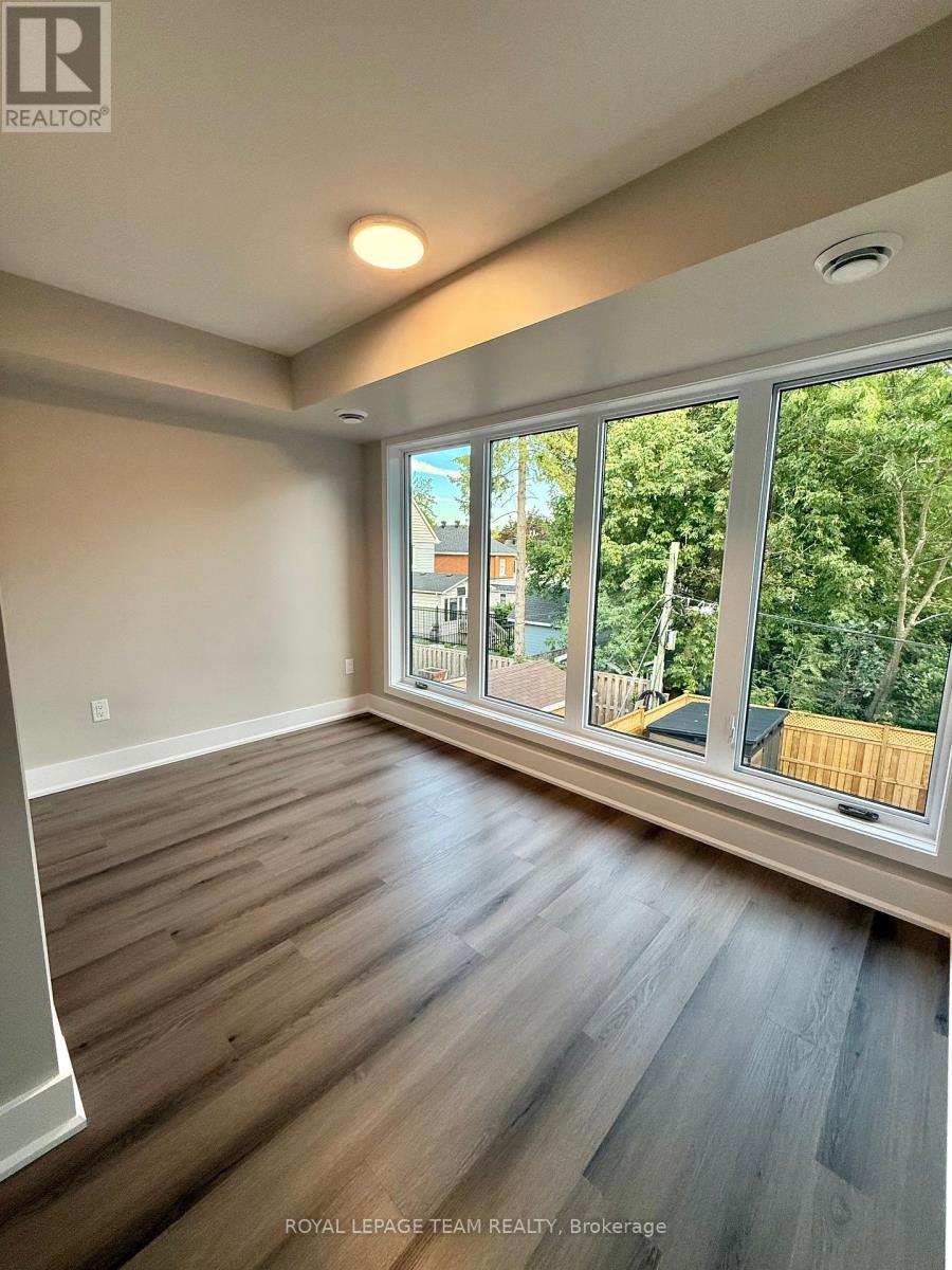 Photo 11 of 6 342 Fifth Avenue, Ottawa ON
