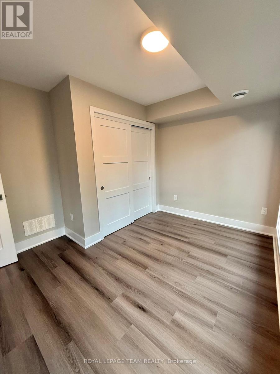 Photo 13 of 6 342 Fifth Avenue, Ottawa ON