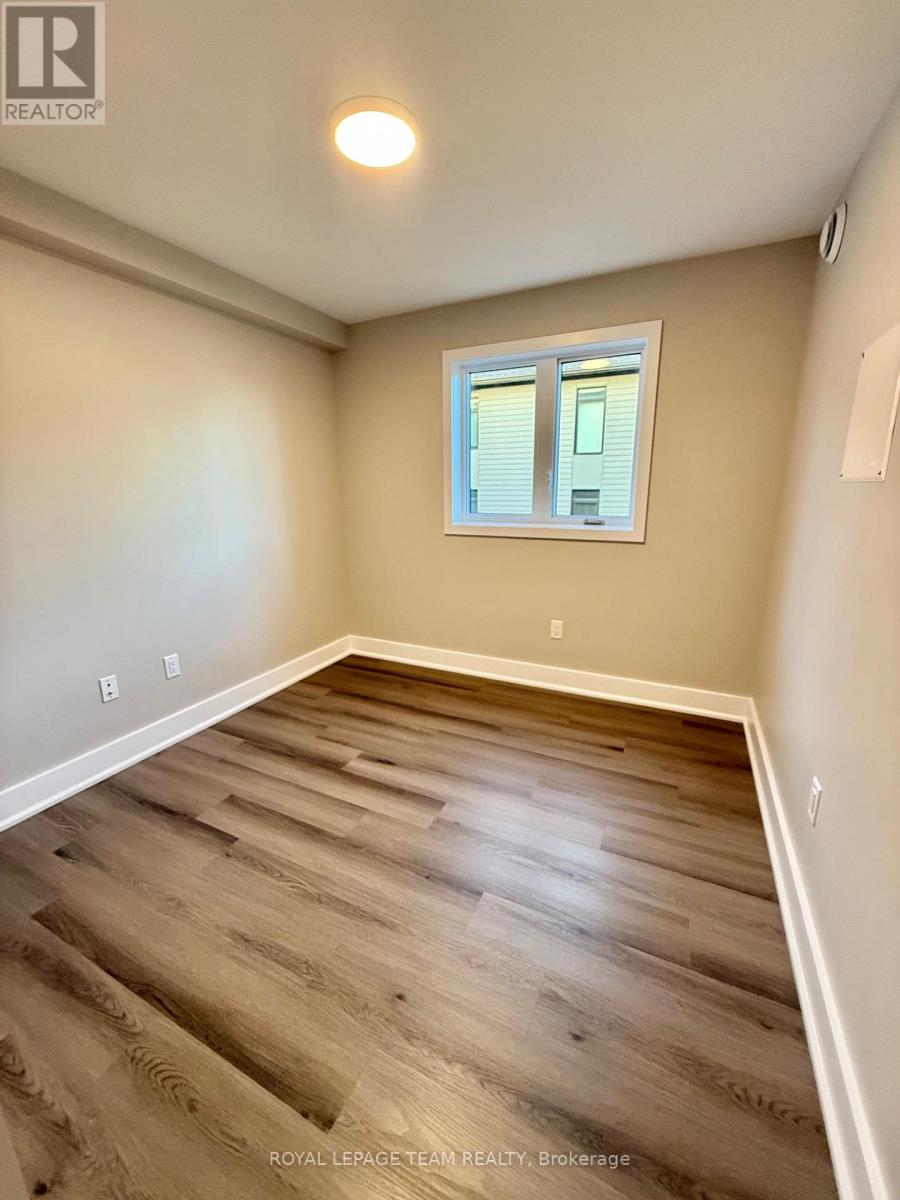 Photo 14 of 6 342 Fifth Avenue, Ottawa ON