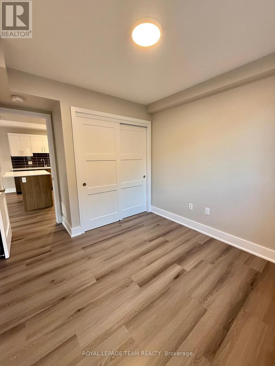 Photo 15 of 6 342 Fifth Avenue, Ottawa ON