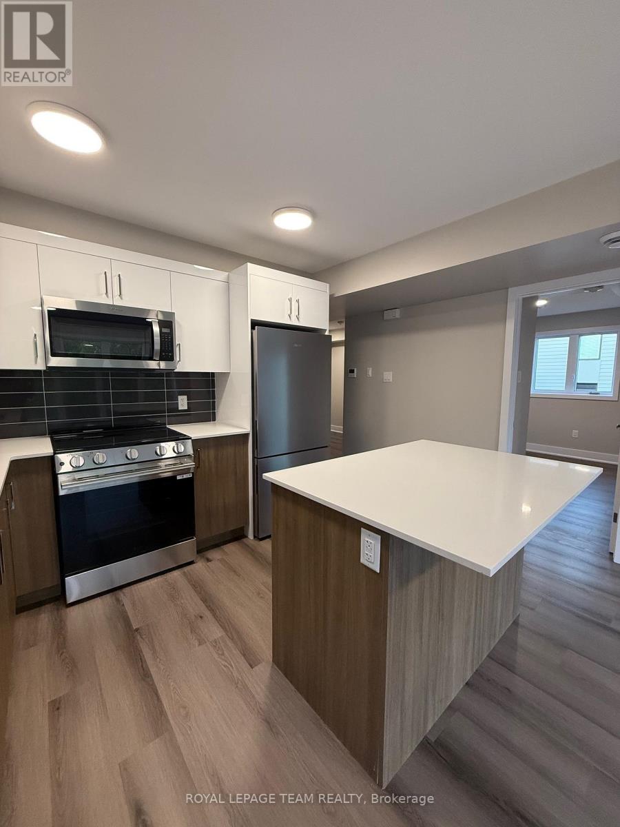 Photo 7 of 6 342 Fifth Avenue, Ottawa ON
