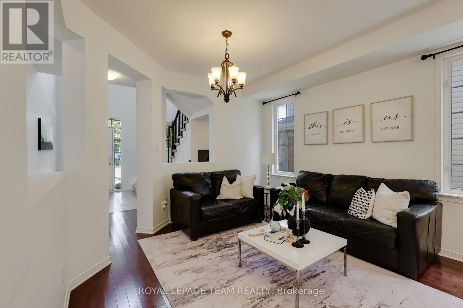 Photo 11 of 474 West Ridge Drive, Ottawa ON