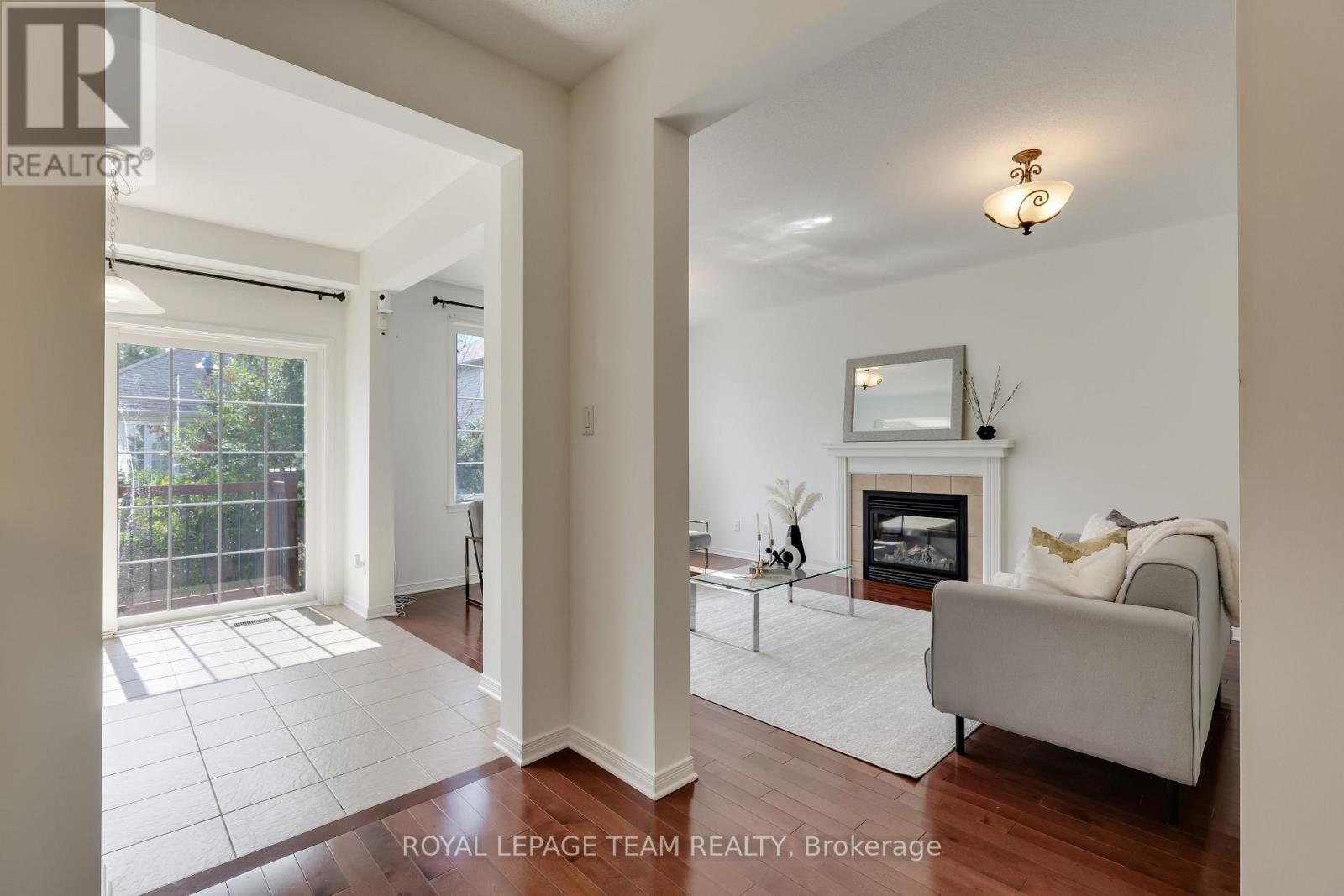 Photo 14 of 474 West Ridge Drive, Ottawa ON