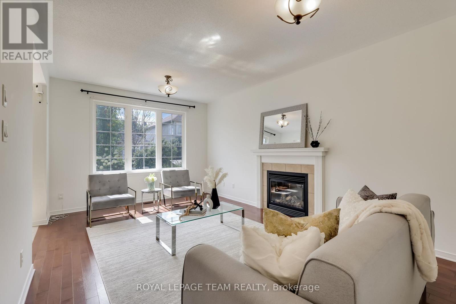 Photo 15 of 474 West Ridge Drive, Ottawa ON