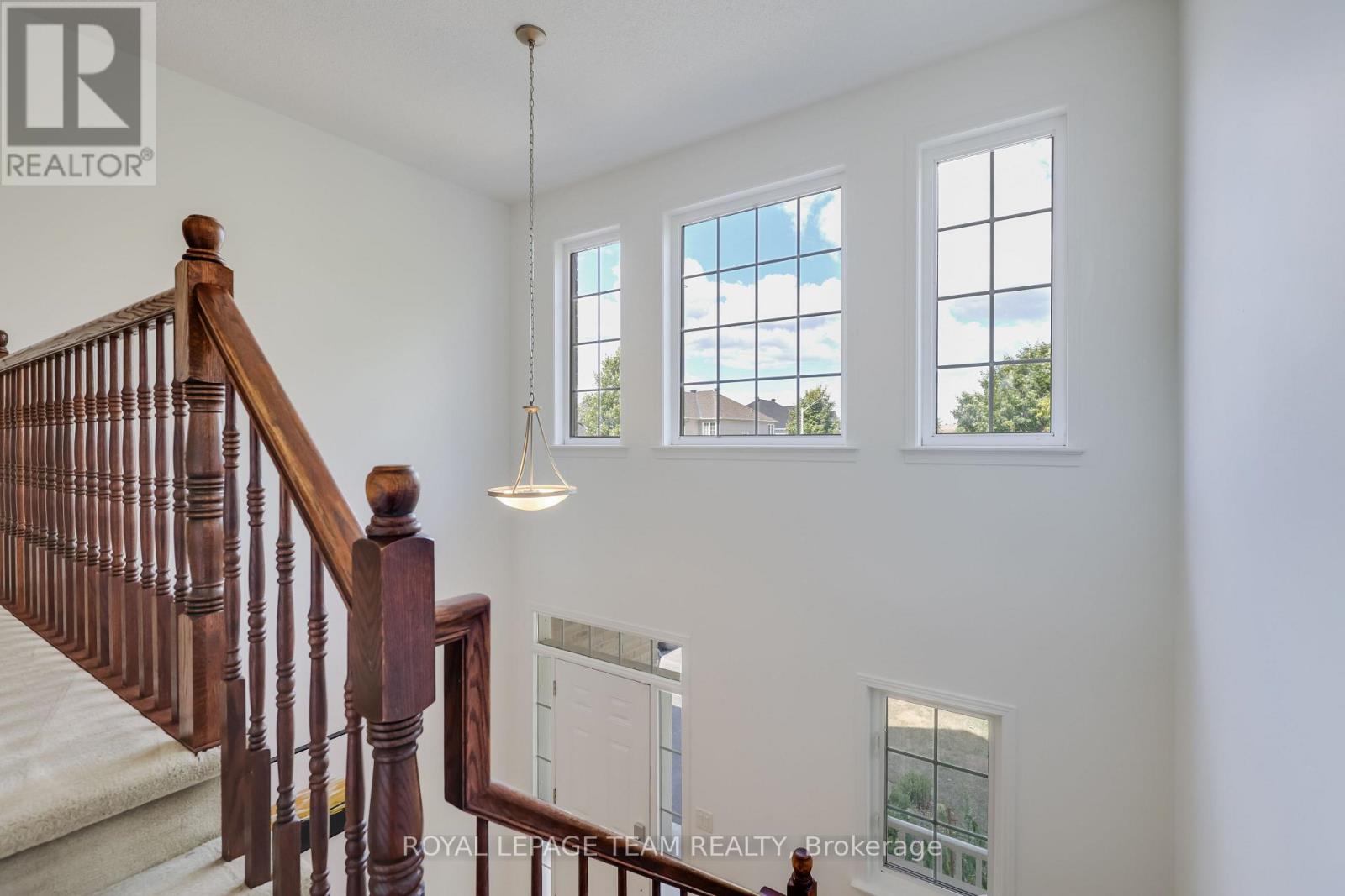 Photo 21 of 474 West Ridge Drive, Ottawa ON