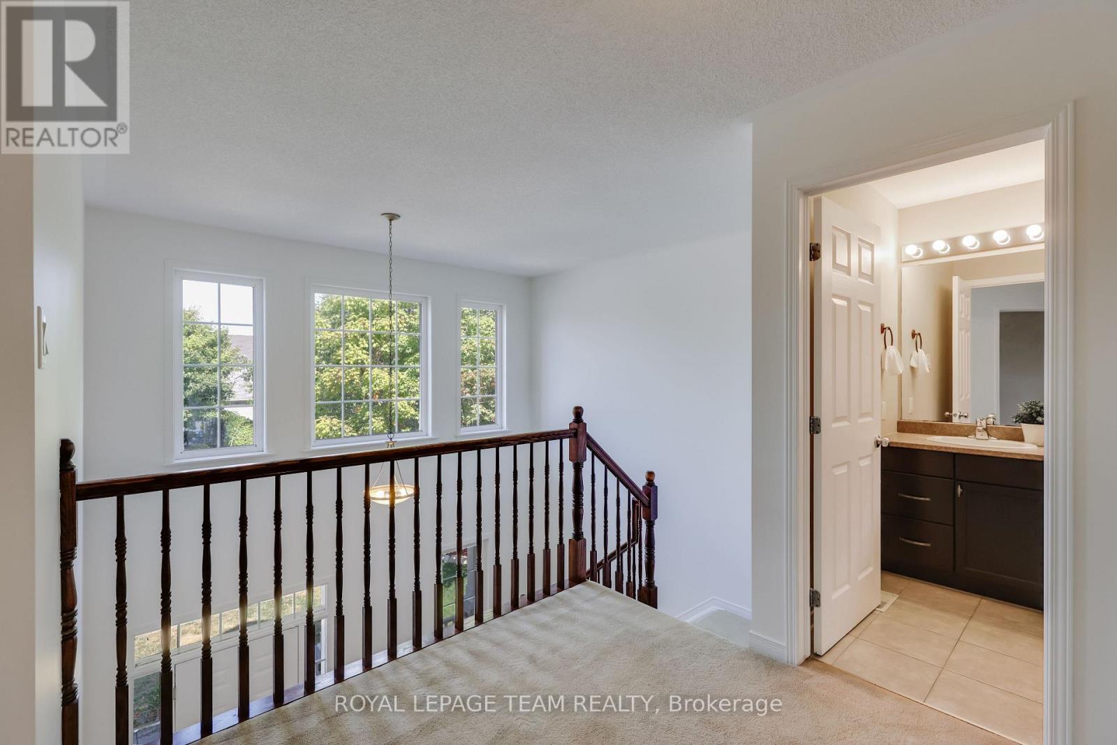 Photo 22 of 474 West Ridge Drive, Ottawa ON