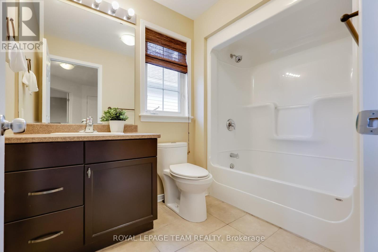 Photo 32 of 474 West Ridge Drive, Ottawa ON