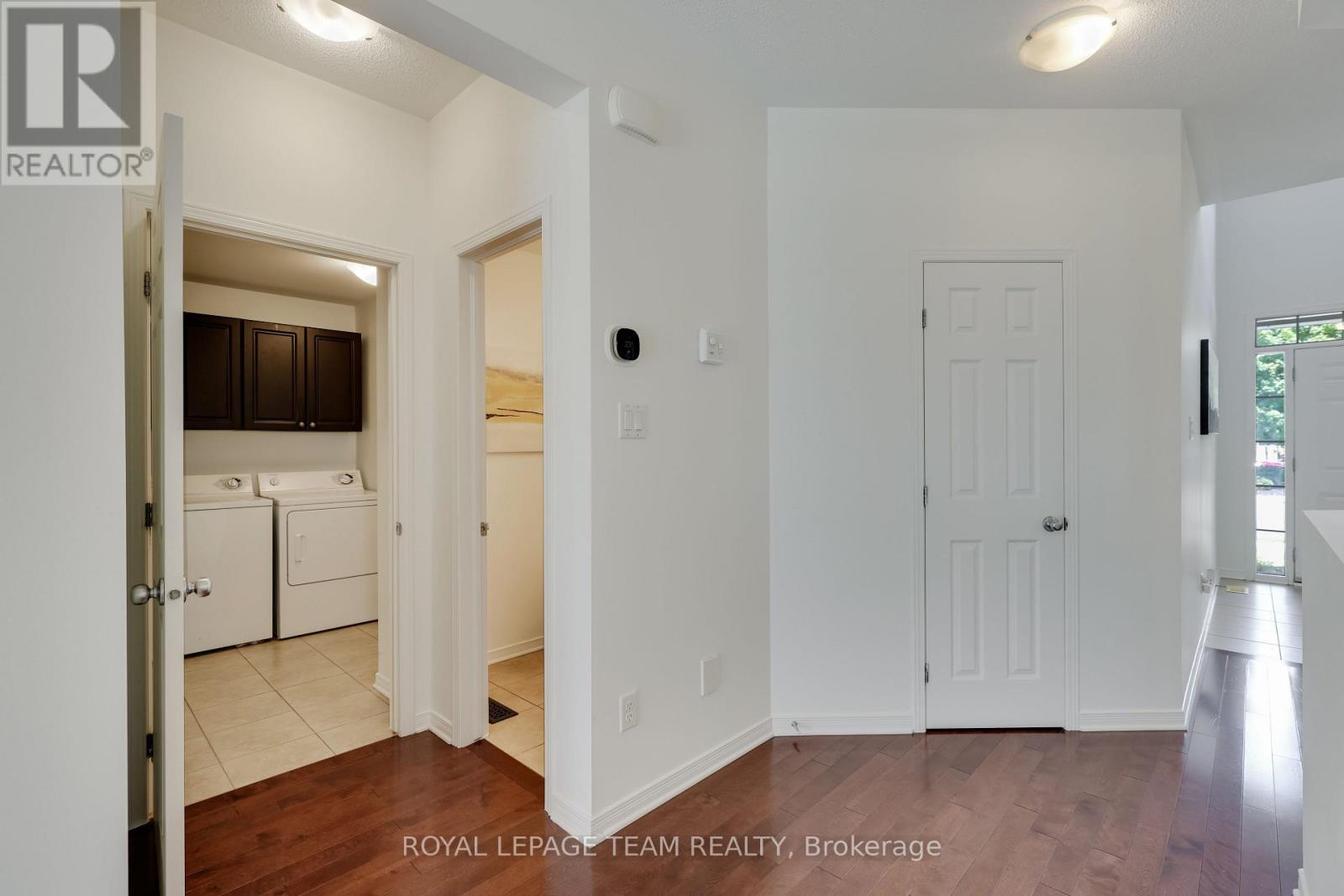 Photo 6 of 474 West Ridge Drive, Ottawa ON