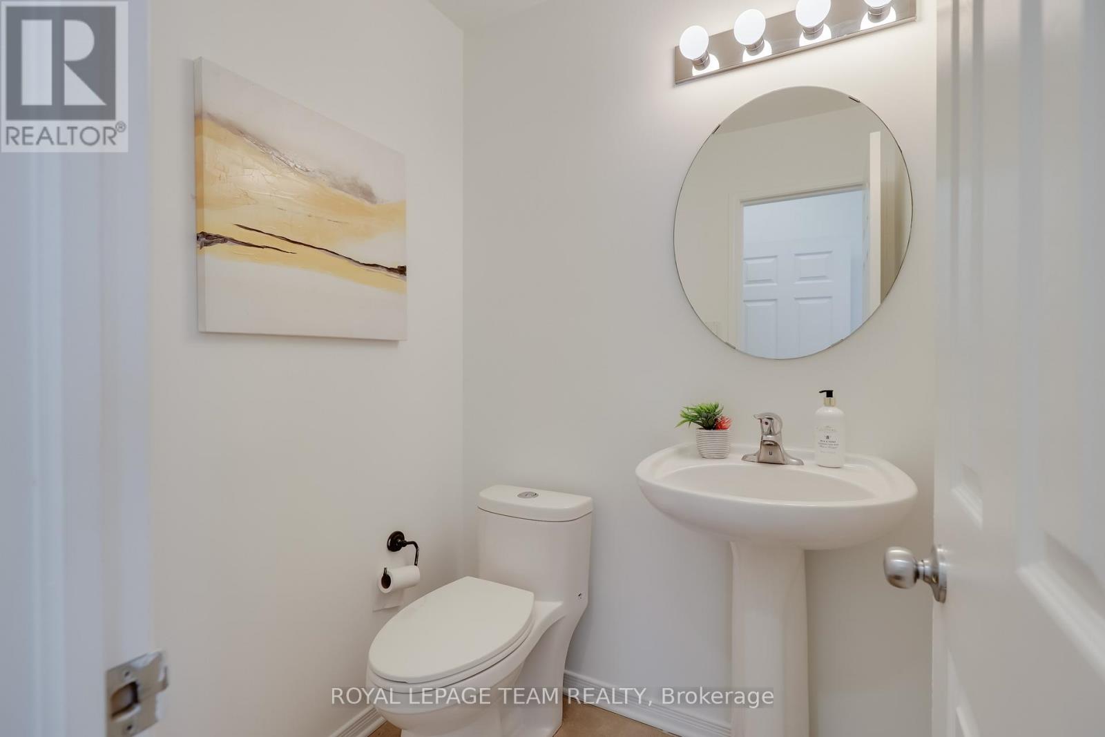 Photo 7 of 474 West Ridge Drive, Ottawa ON