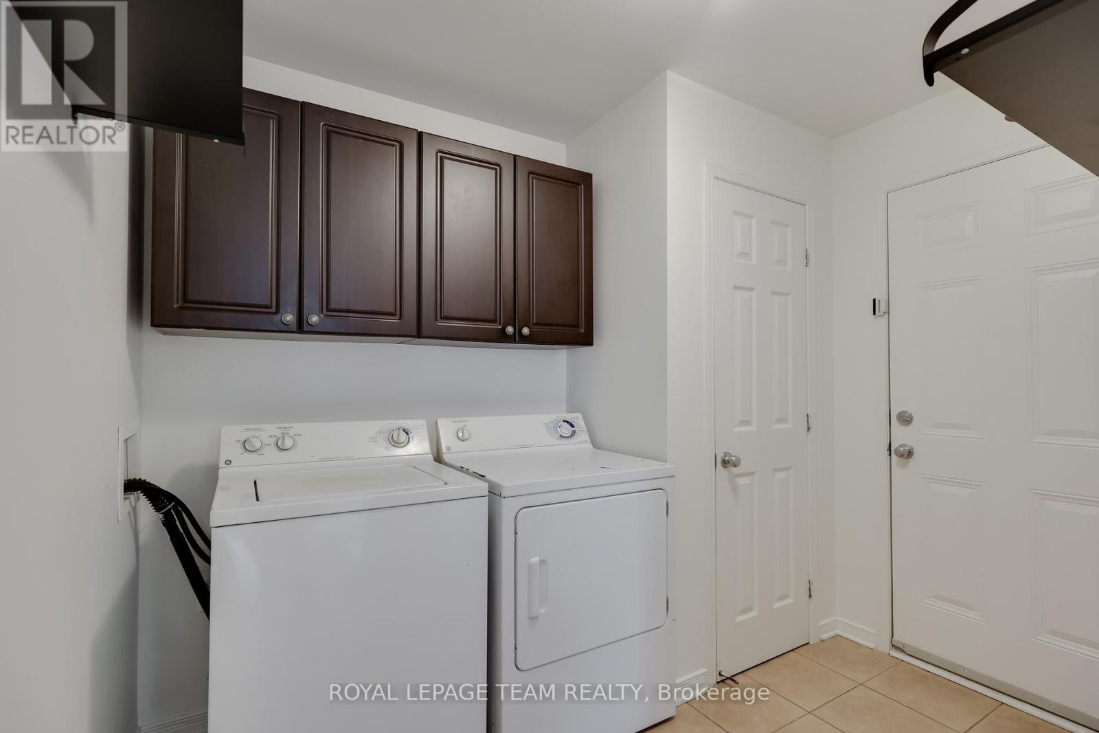Photo 8 of 474 West Ridge Drive, Ottawa ON