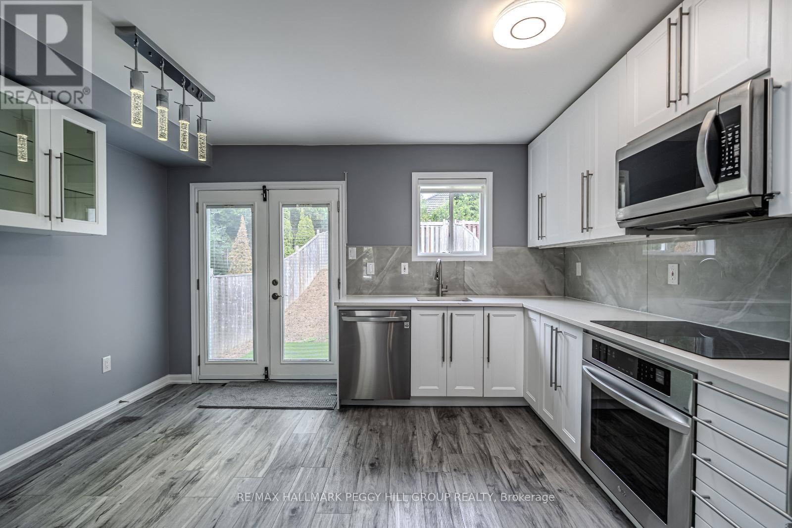 Photo 3 of 367 Ferndale Drive S, Barrie ON