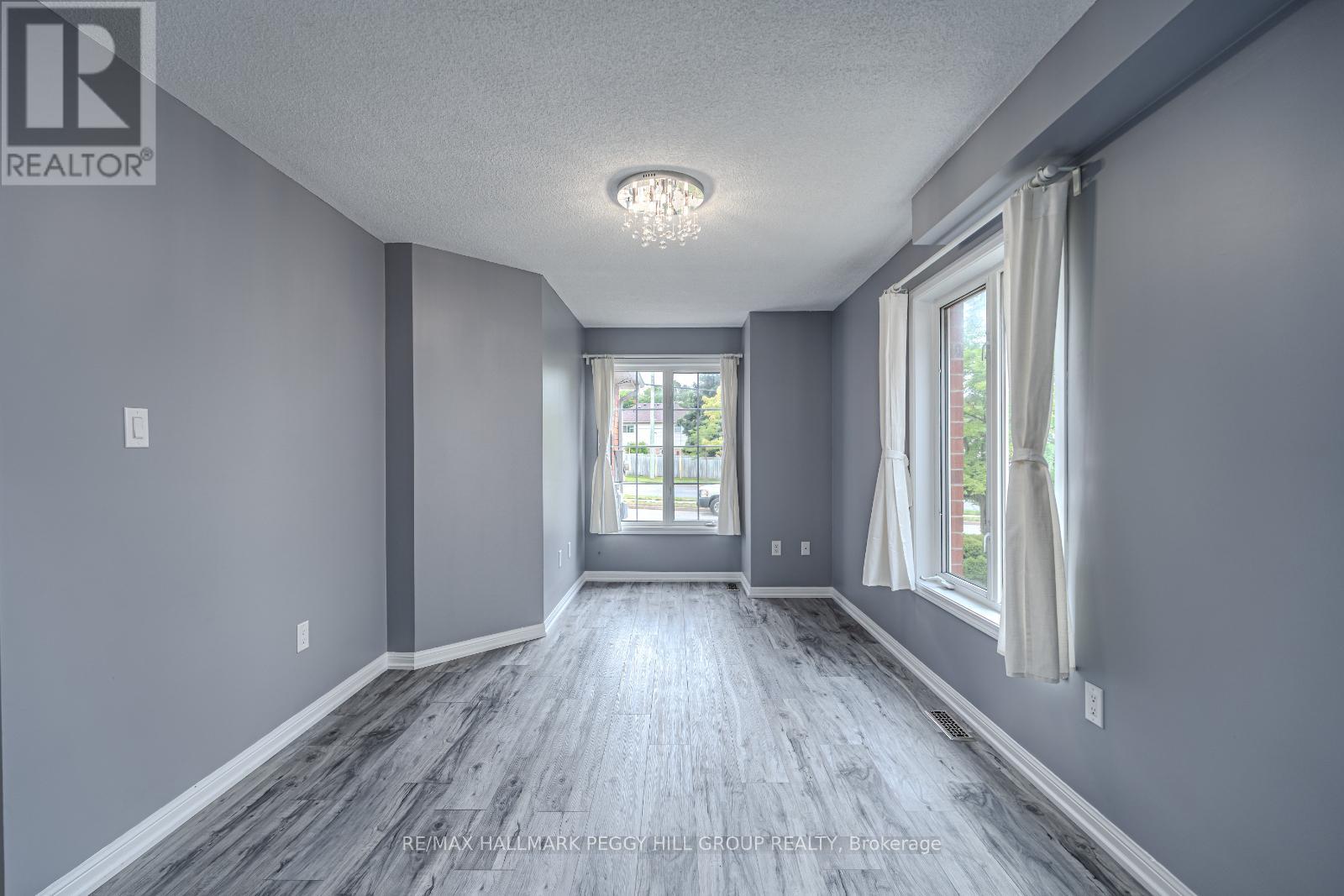 Photo 4 of 367 Ferndale Drive S, Barrie ON