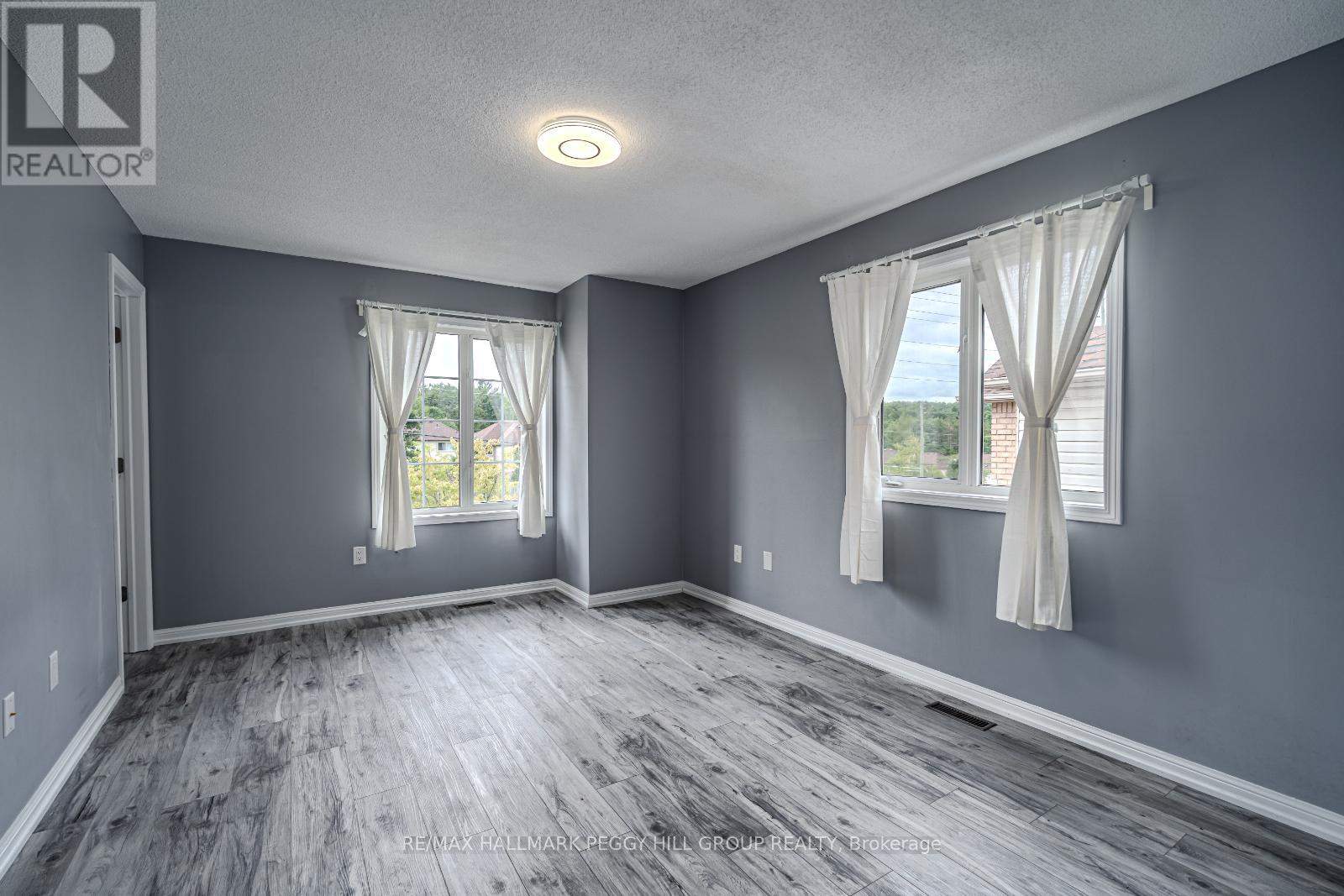 Photo 5 of 367 Ferndale Drive S, Barrie ON