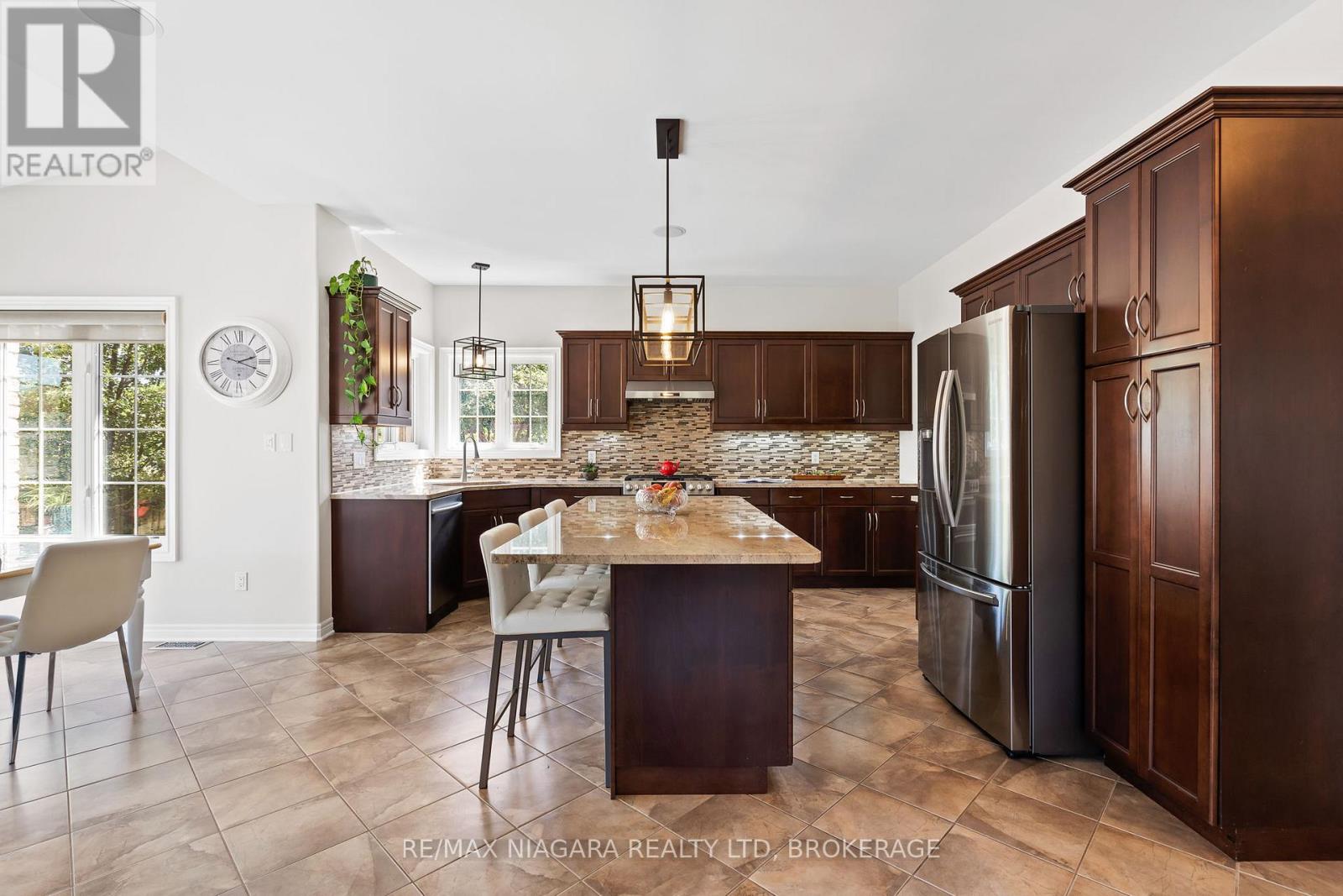 Photo 10 of 37 Buckley Terrace, Pelham ON
