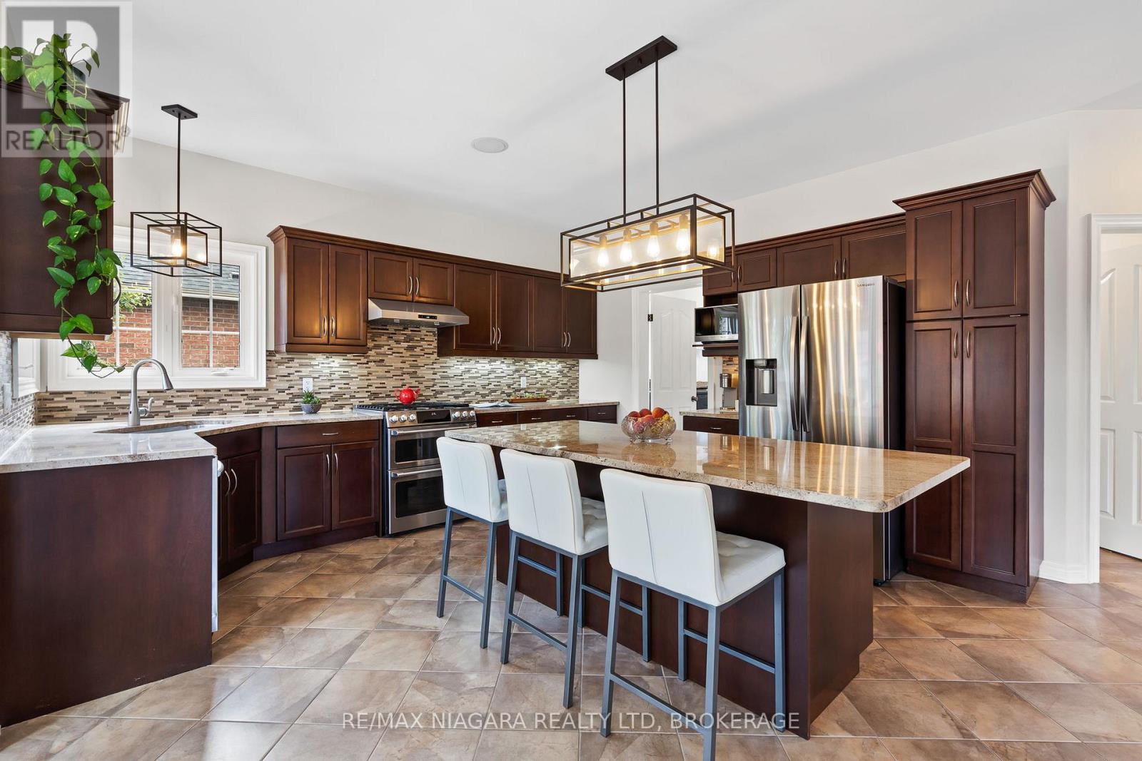Photo 11 of 37 Buckley Terrace, Pelham ON