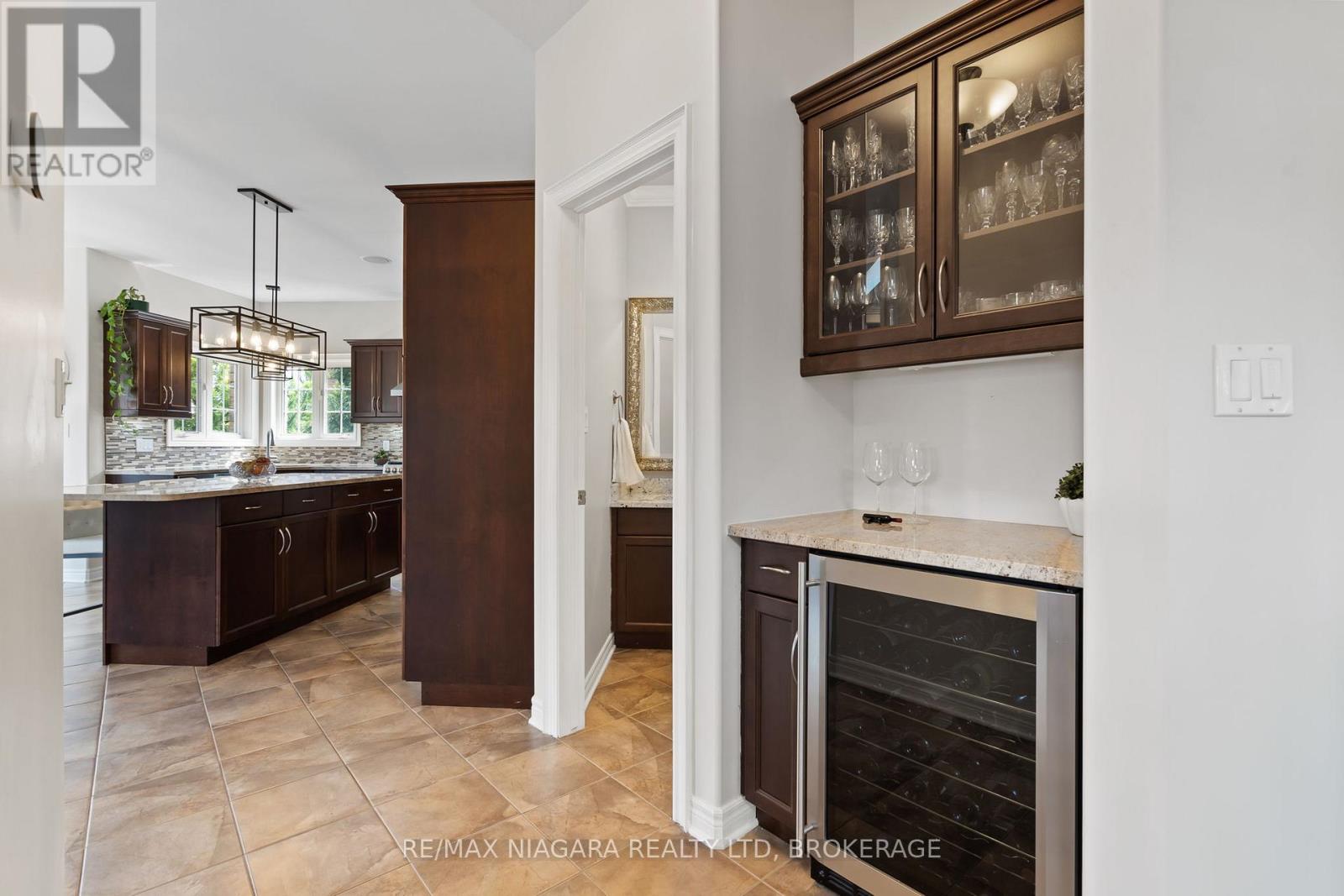 Photo 12 of 37 Buckley Terrace, Pelham ON