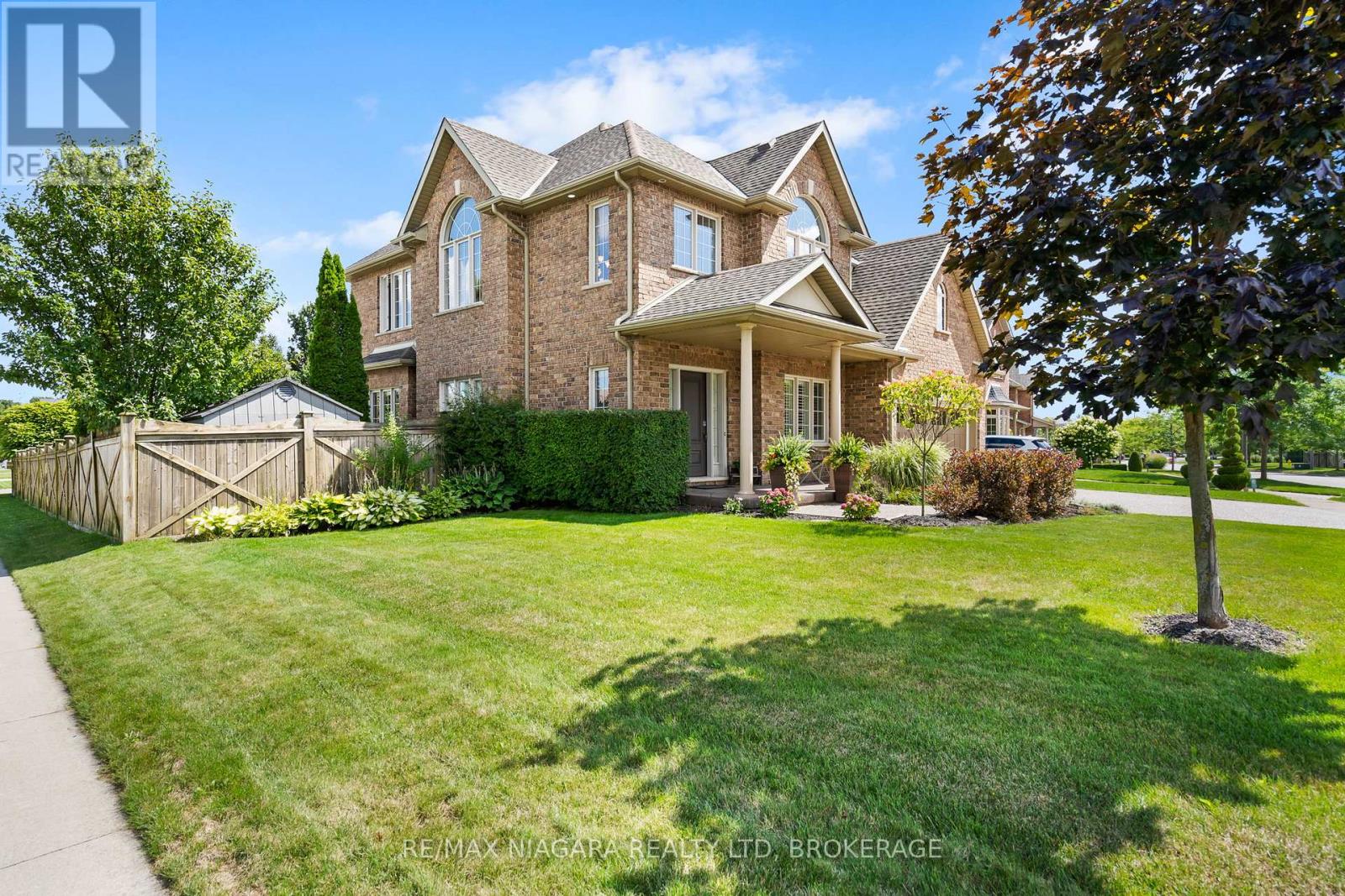 Photo 2 of 37 Buckley Terrace, Pelham ON