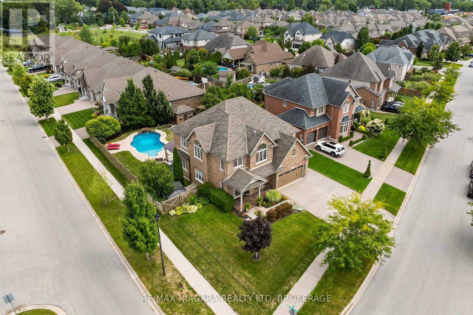Photo 3 of 37 Buckley Terrace, Pelham ON
