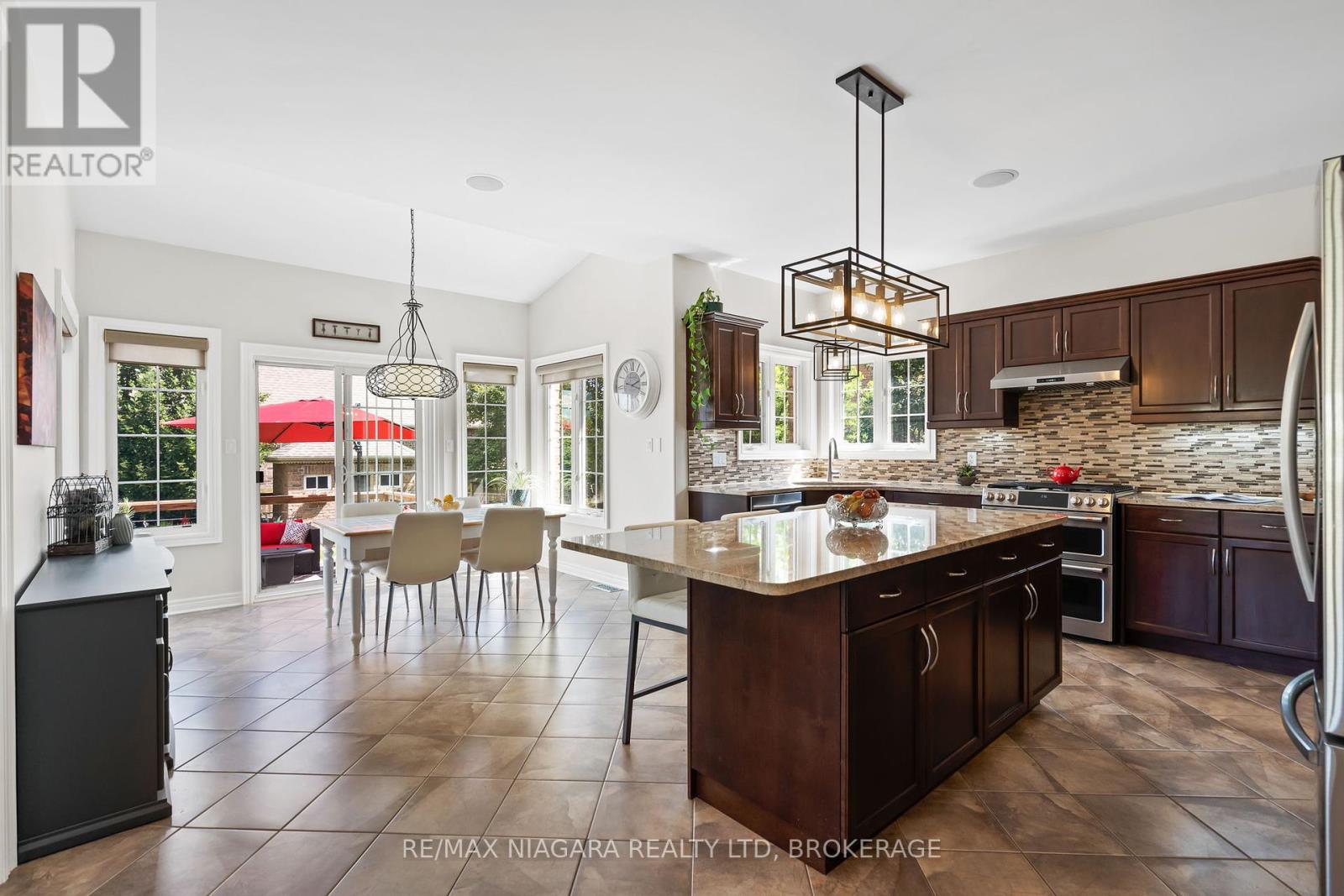 Photo 9 of 37 Buckley Terrace, Pelham ON