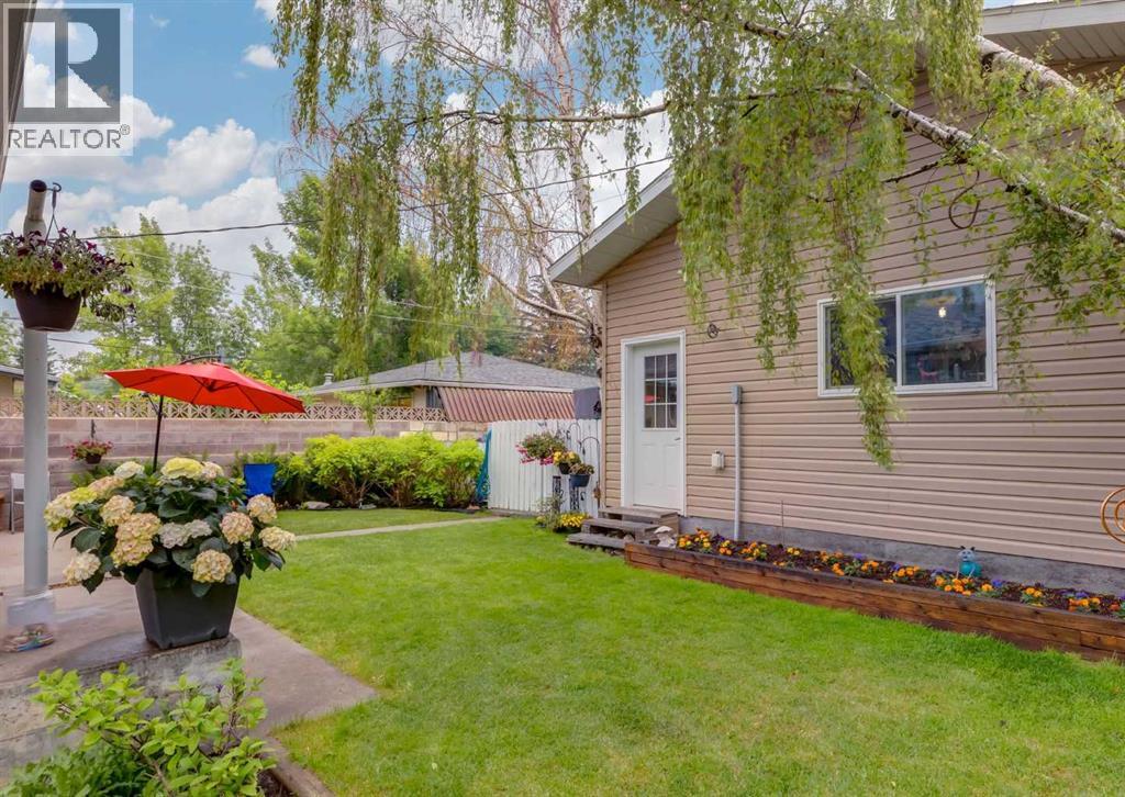 Photo 5 of 1040 16 Street Ne, Calgary AB