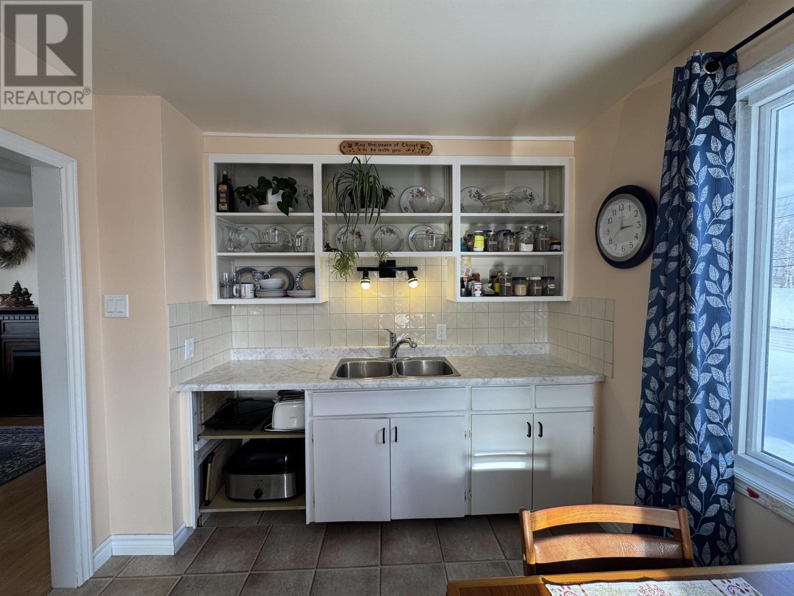 Photo 13 of 21 Heron Dr, Manitouwadge ON