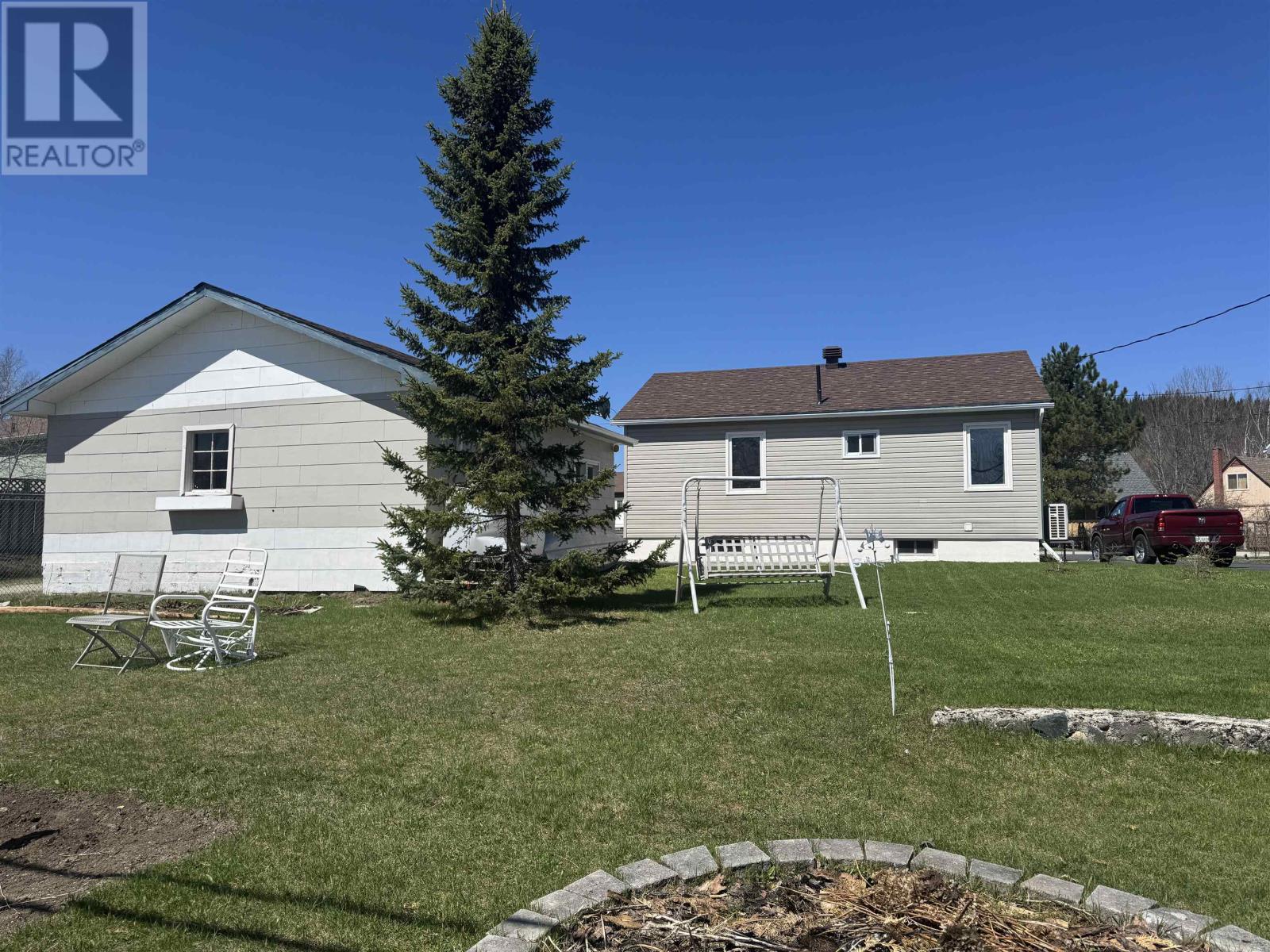 Photo 39 of 21 Heron Dr, Manitouwadge ON