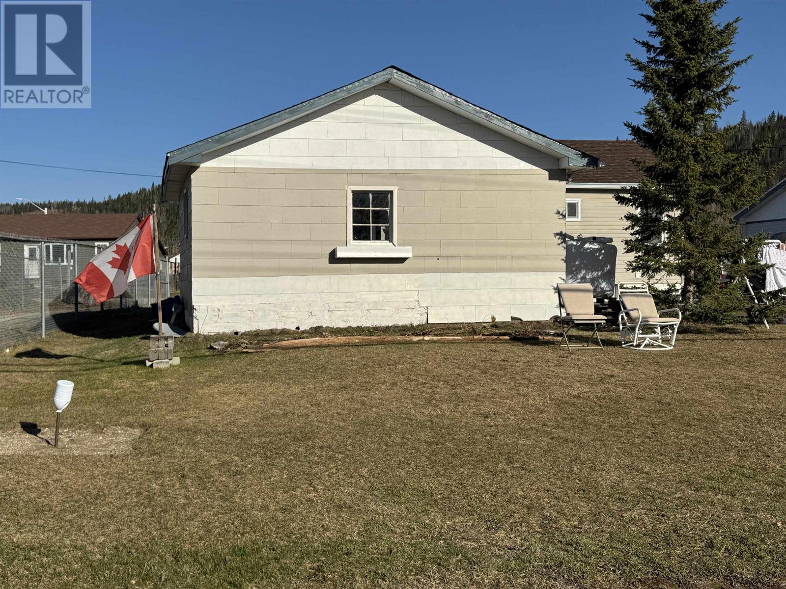 Photo 40 of 21 Heron Dr, Manitouwadge ON