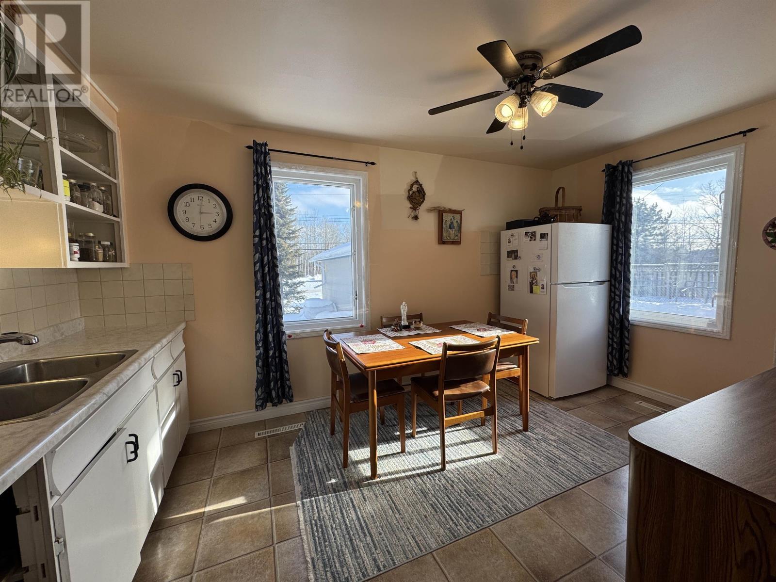 Photo 9 of 21 Heron Dr, Manitouwadge ON