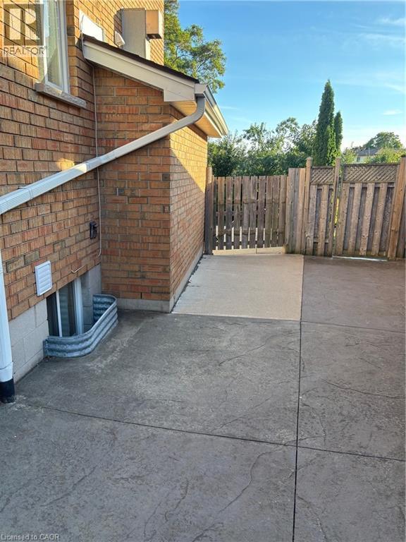 Photo 2 of 10 Erminia Court Unit Basement, Hamilton ON