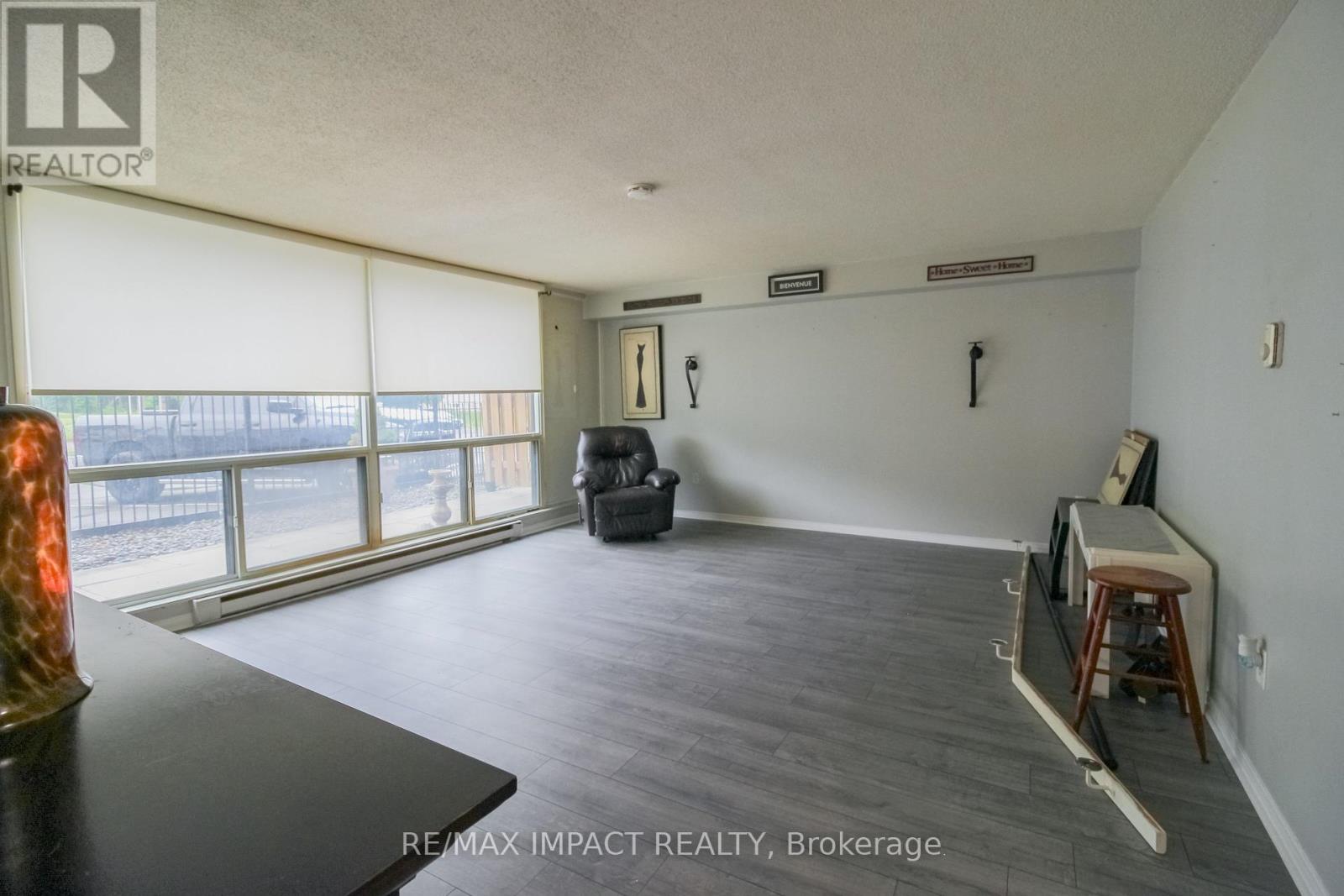 Photo 11 of 112 454 Centre Street S, Oshawa ON