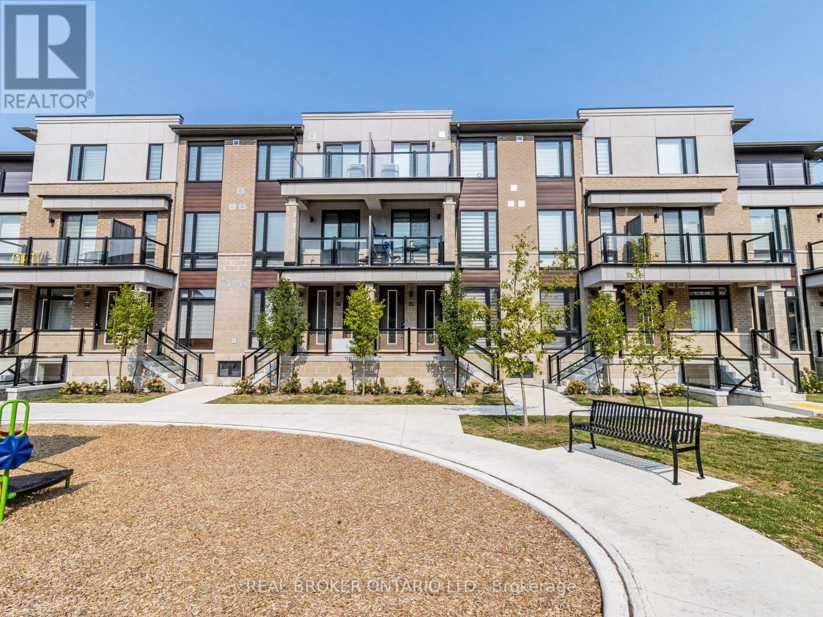 Photo 1 of 45 45 Knotsberry Circle, Brampton ON