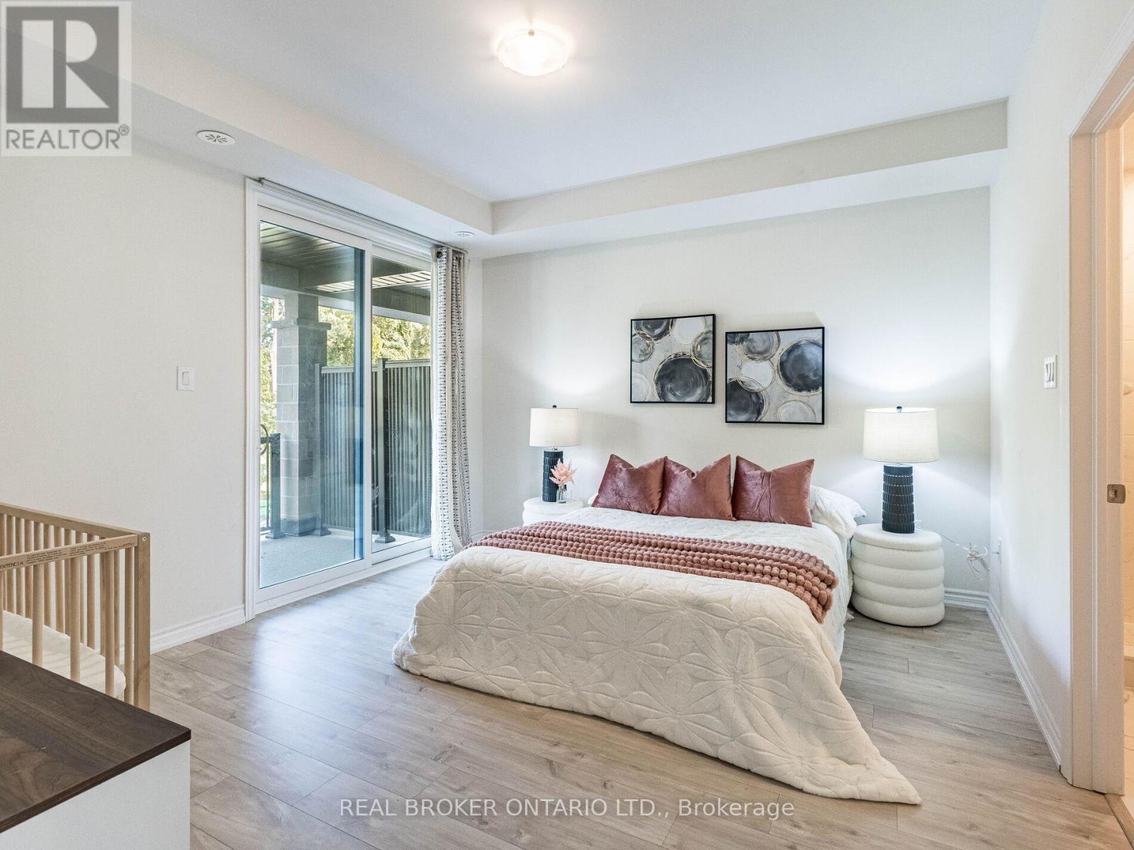 Photo 19 of 45 45 Knotsberry Circle, Brampton ON