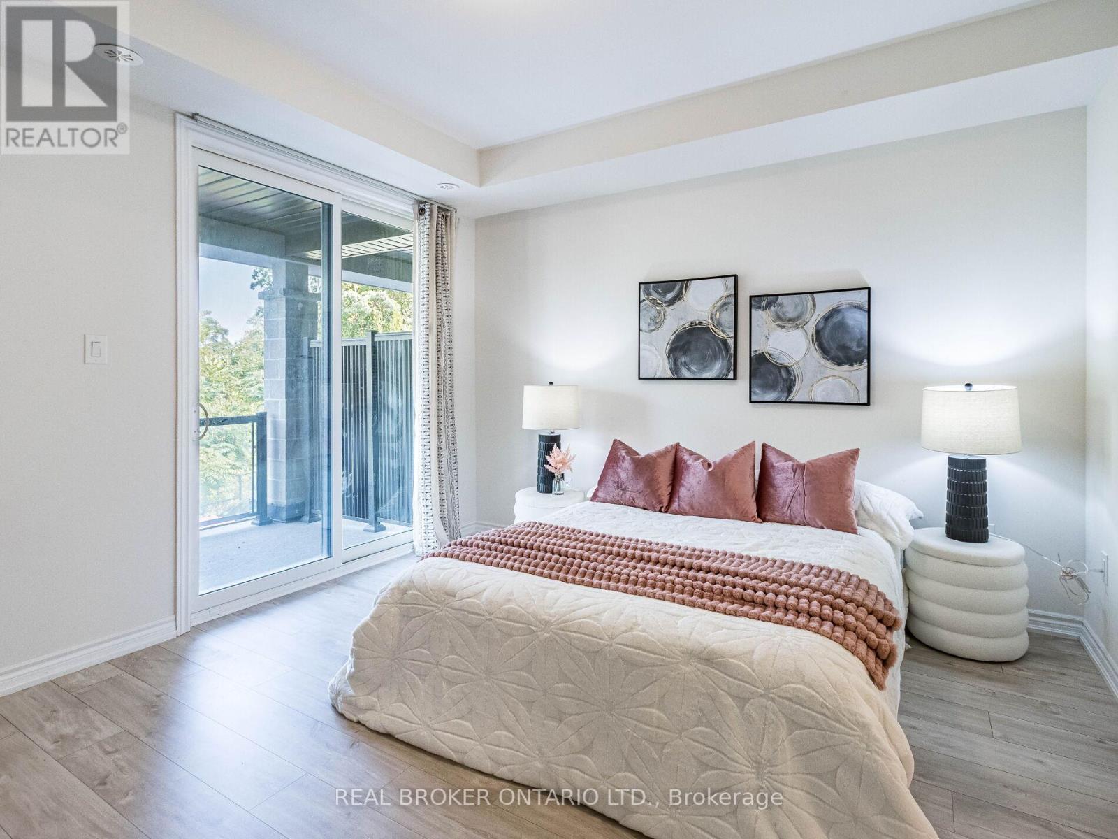 Photo 21 of 45 45 Knotsberry Circle, Brampton ON