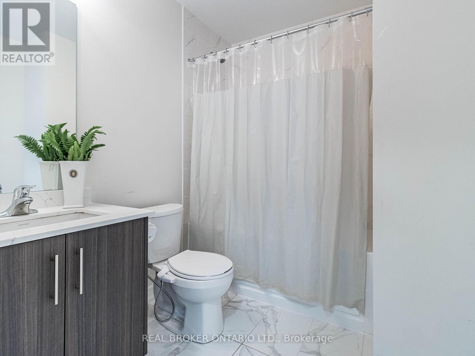 Photo 28 of 45 45 Knotsberry Circle, Brampton ON