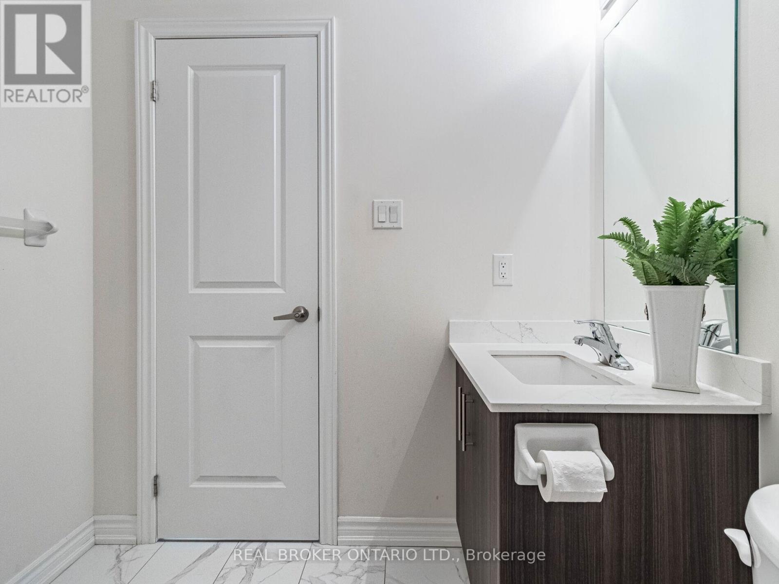 Photo 30 of 45 45 Knotsberry Circle, Brampton ON