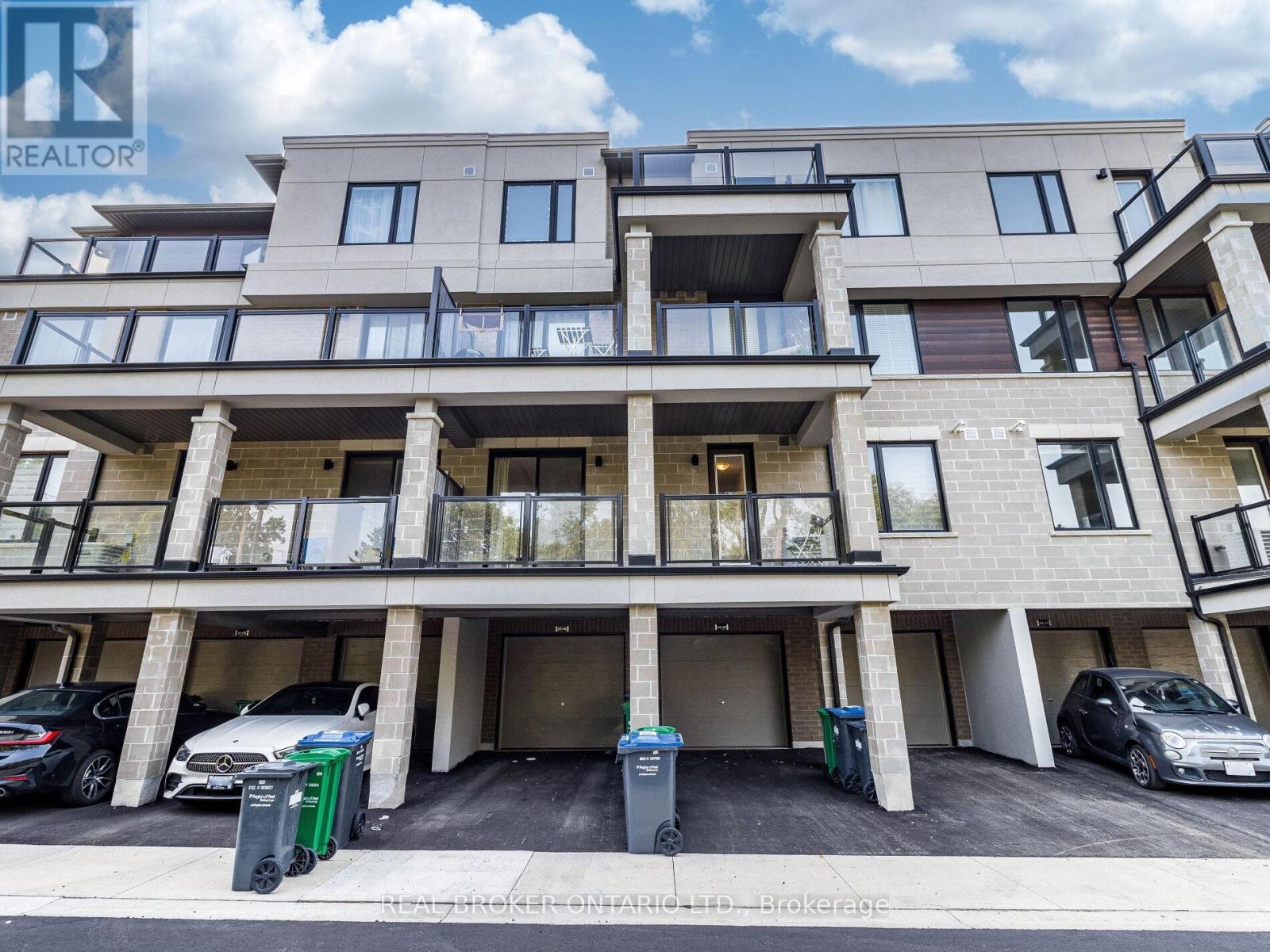 Photo 34 of 45 45 Knotsberry Circle, Brampton ON