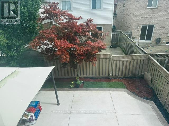 Photo 22 of 32 Ridgemore Crescent, Brampton ON