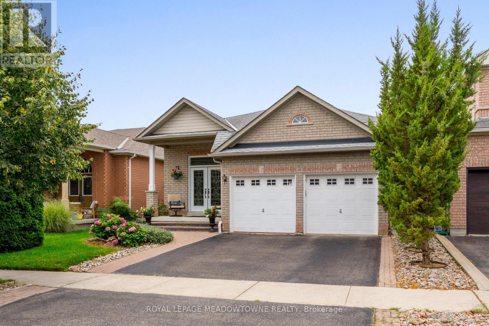Photo 1 of 9 Johnson Crescent, Halton Hills ON