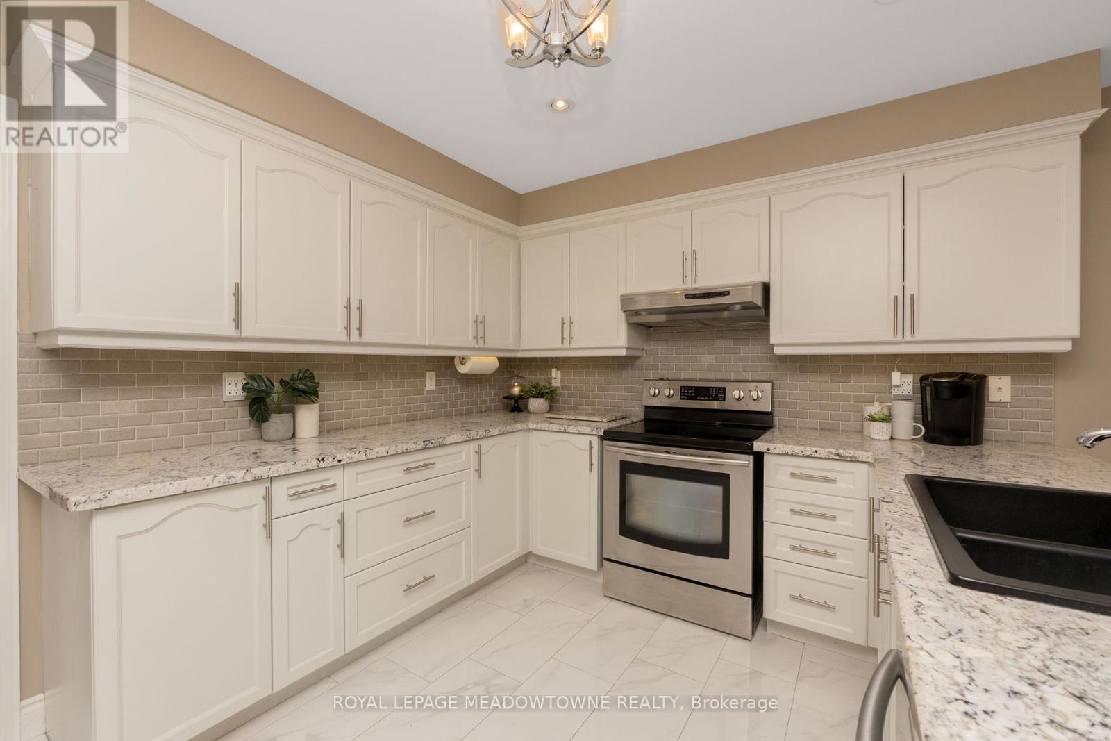 Photo 14 of 9 Johnson Crescent, Halton Hills ON
