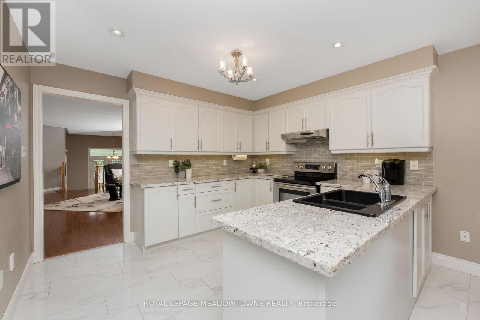 Photo 17 of 9 Johnson Crescent, Halton Hills ON