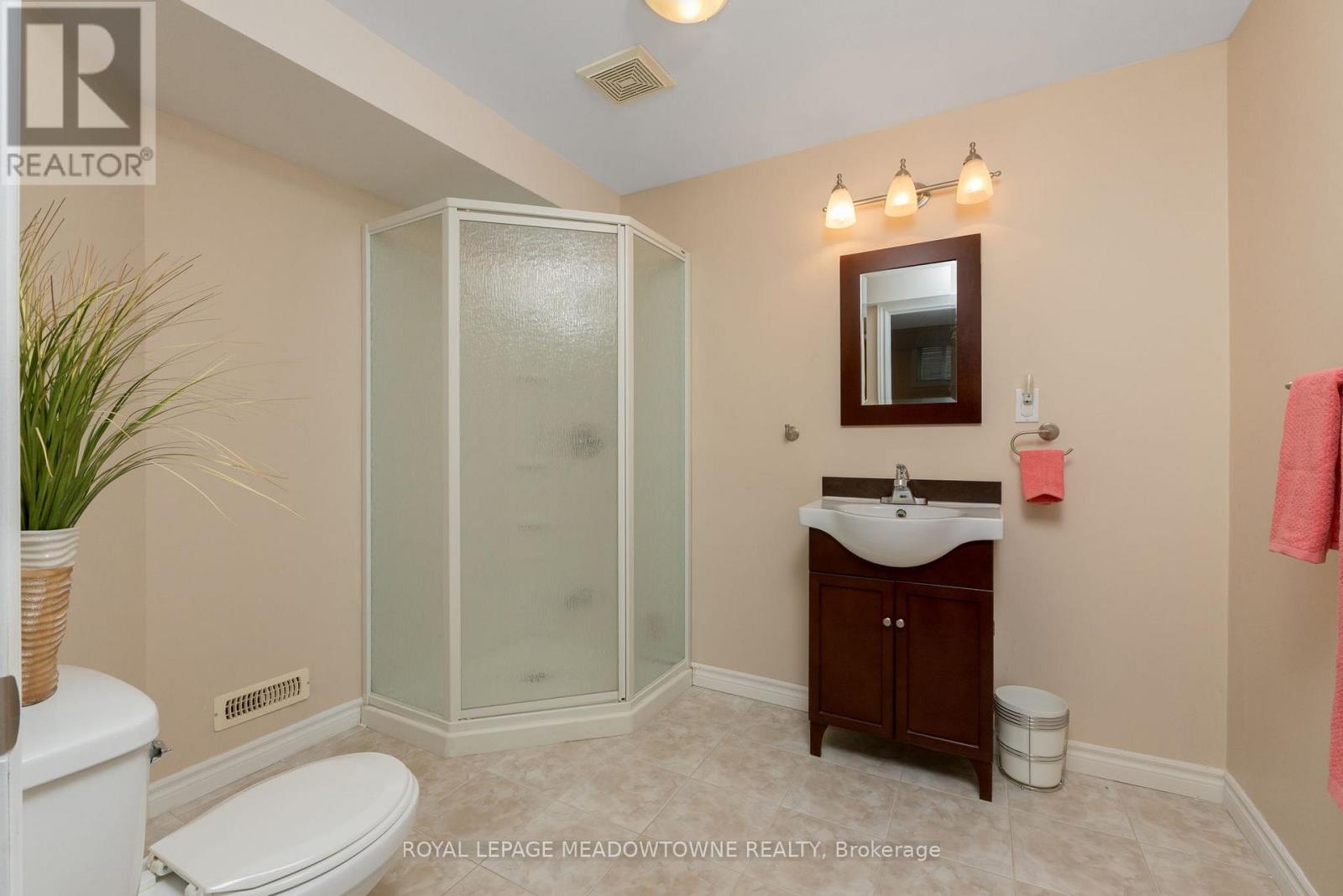 Photo 37 of 9 Johnson Crescent, Halton Hills ON