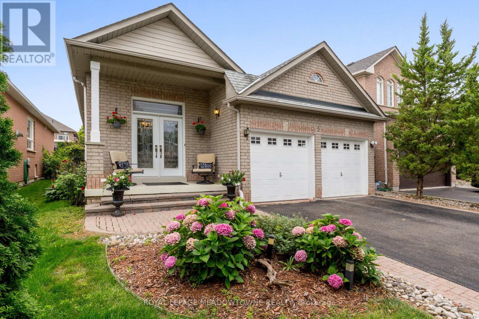 Photo 4 of 9 Johnson Crescent, Halton Hills ON