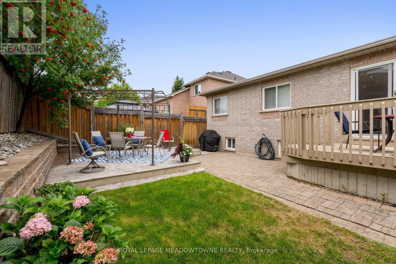 Photo 45 of 9 Johnson Crescent, Halton Hills ON