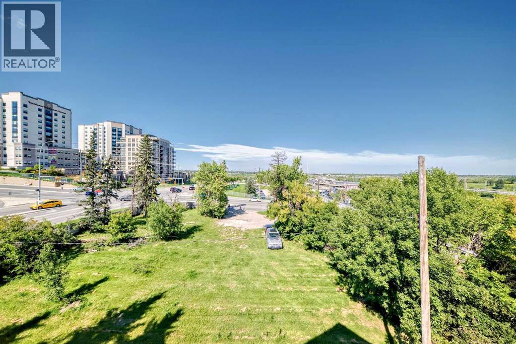 Photo 3 of 1412 1412 Millrise Point Sw, Calgary AB