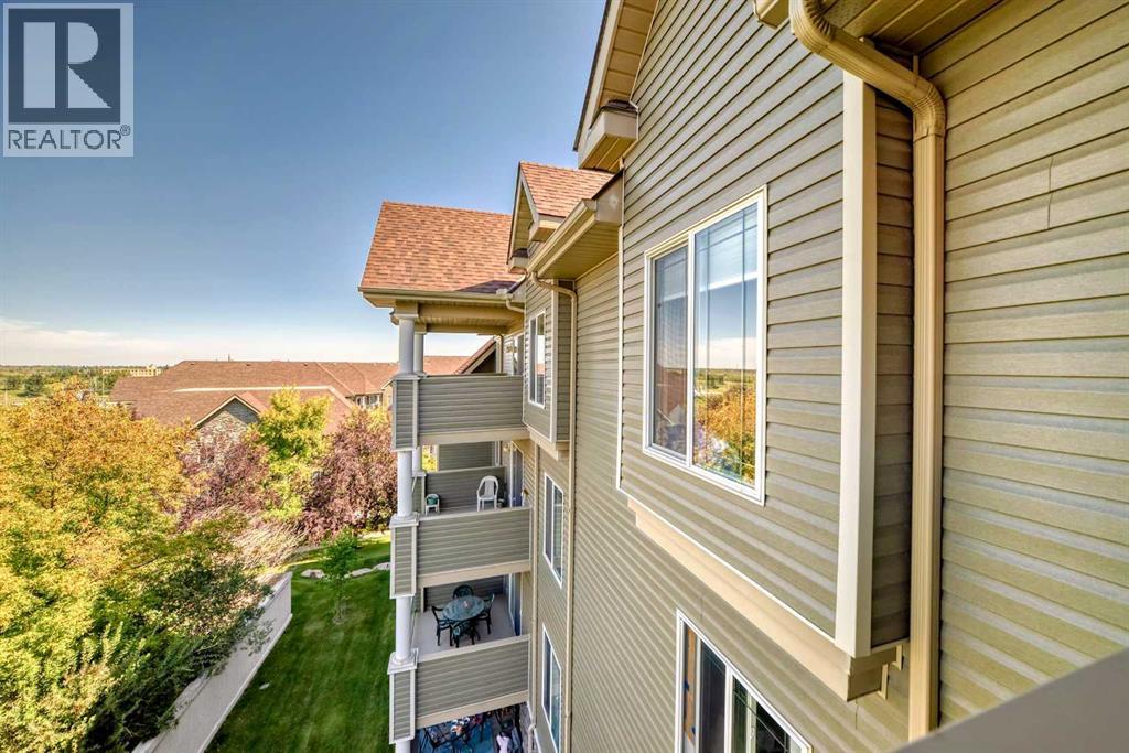 Photo 4 of 1412 1412 Millrise Point Sw, Calgary AB